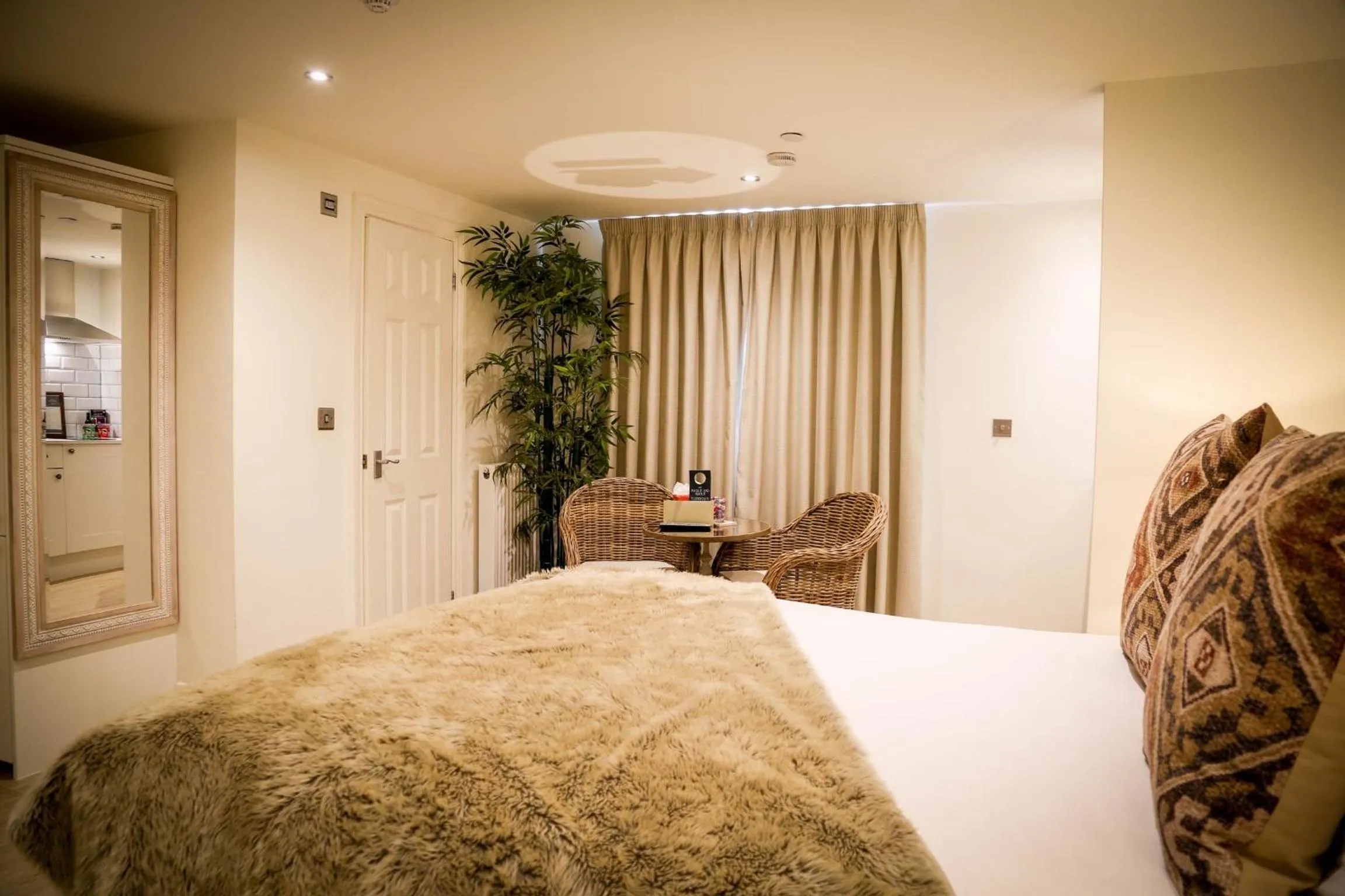 Steam room, Bed in The Hotel Chester