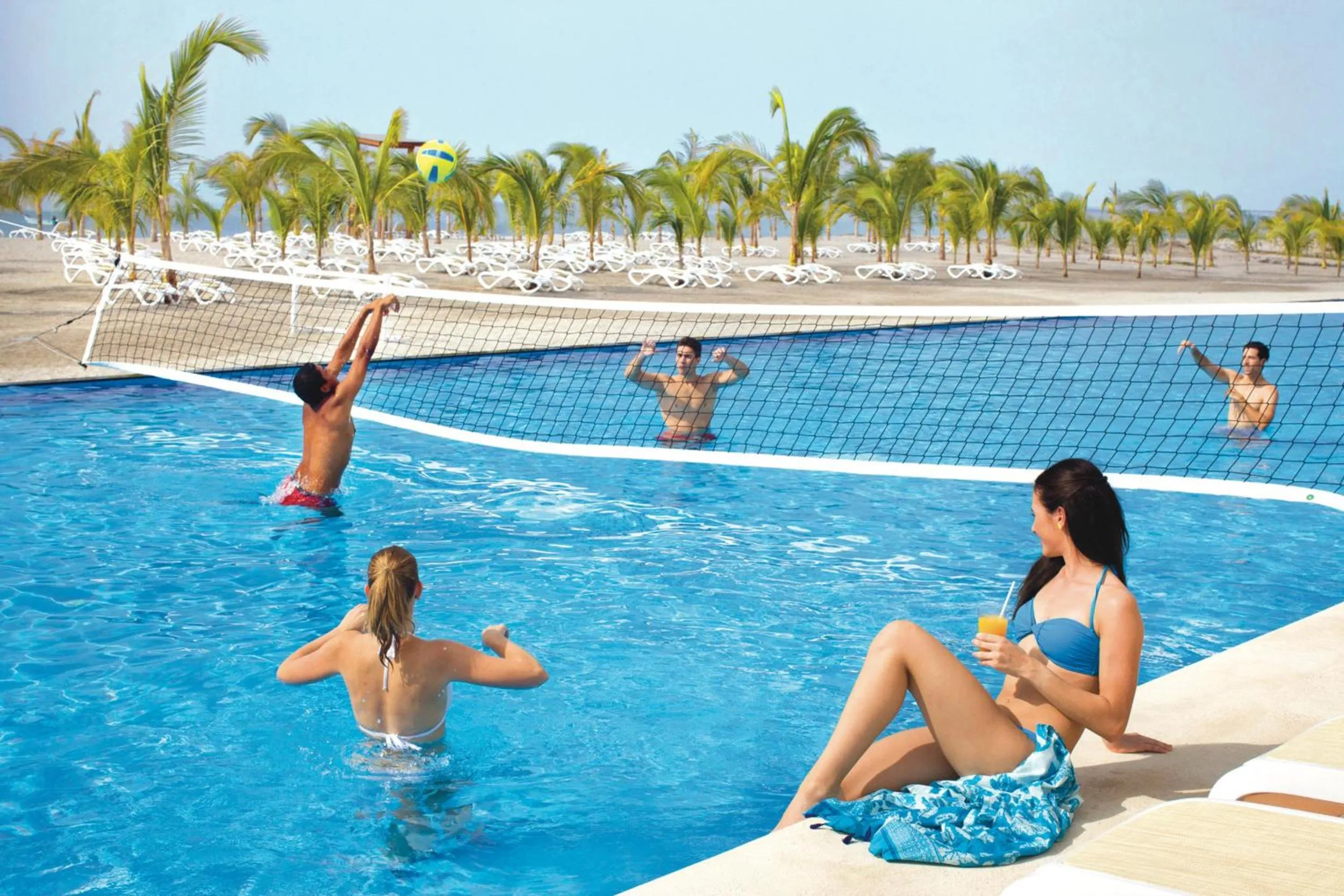 Swimming pool in Riu Playa Blanca - All Inclusive