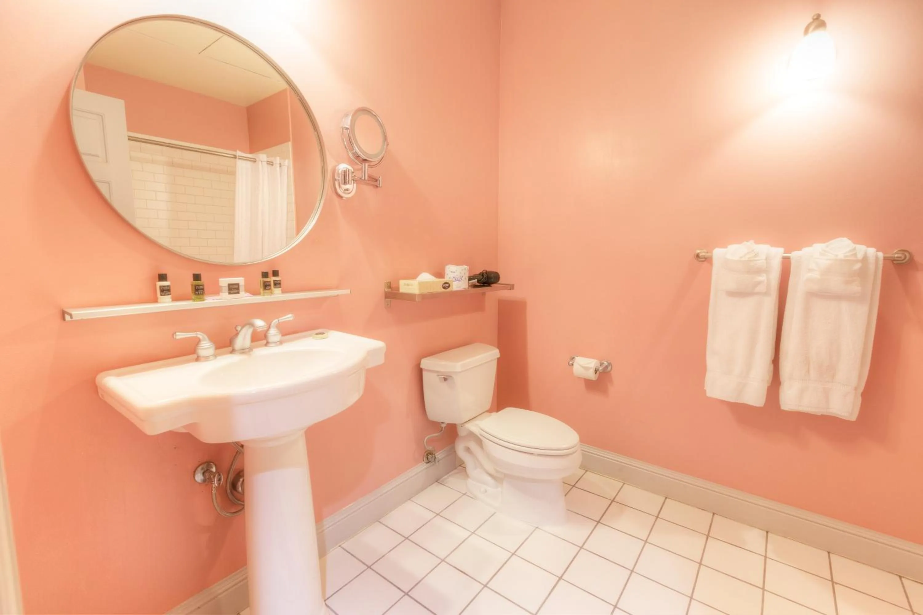 Bathroom in Montvale Hotel