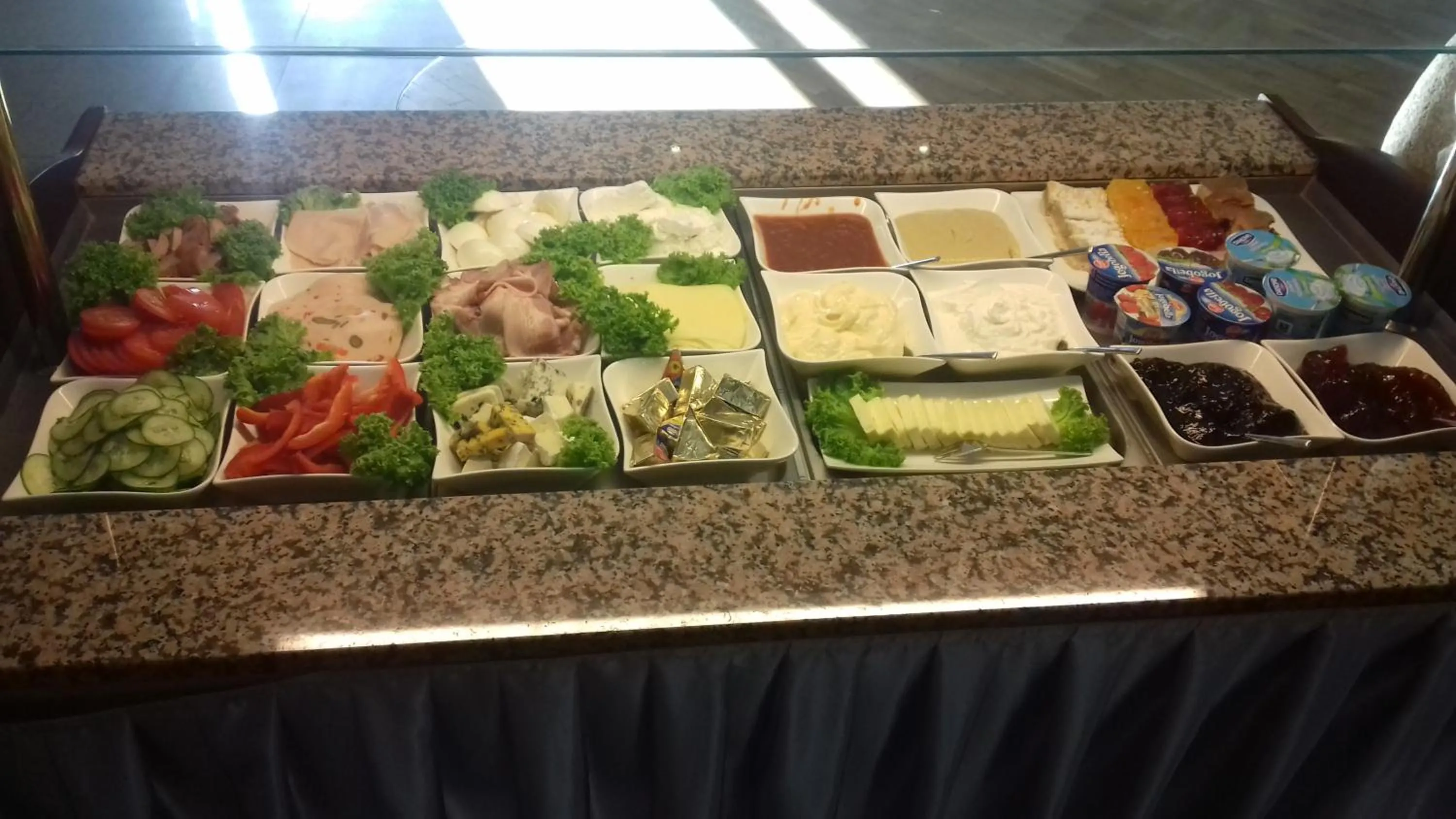 Buffet breakfast in Prymus