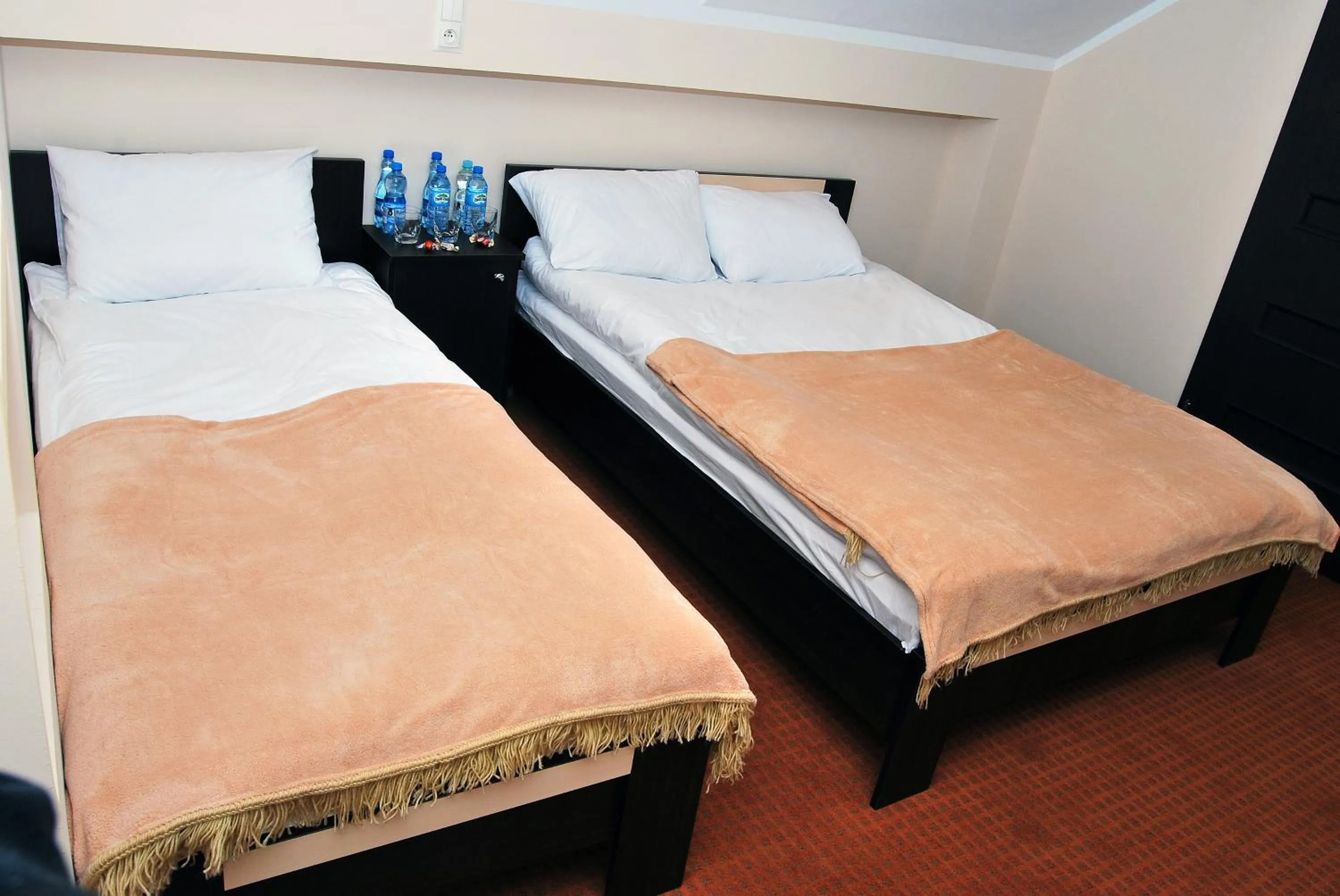 Photo of the whole room, Bed in Prymus