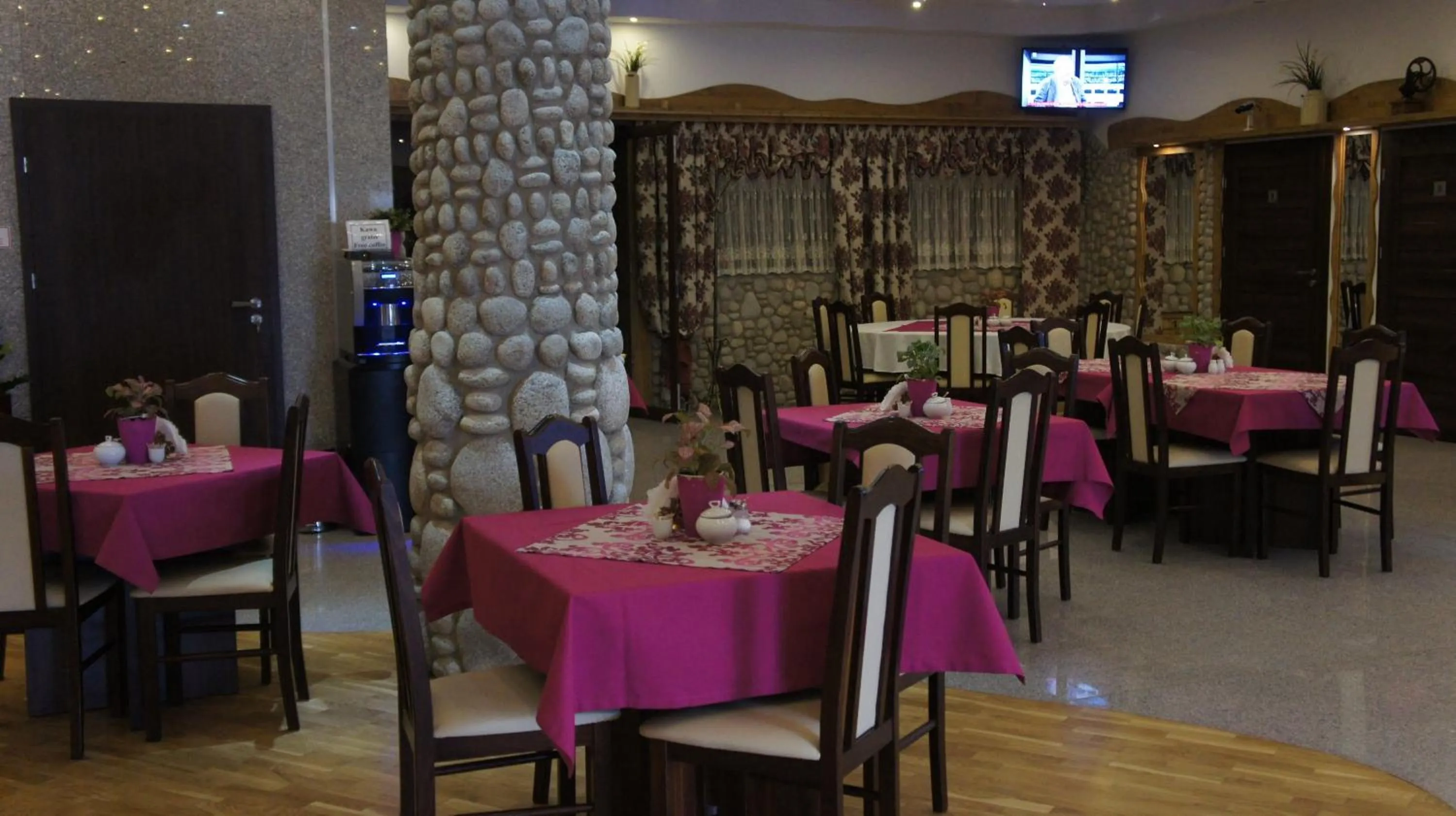 Restaurant/places to eat in Prymus