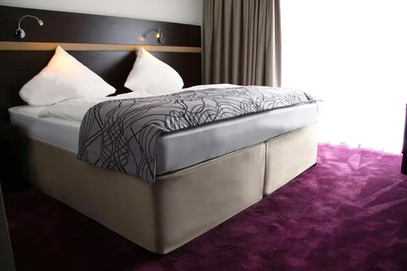 Photo of the whole room, Bed in Sporthotel Racket Inn