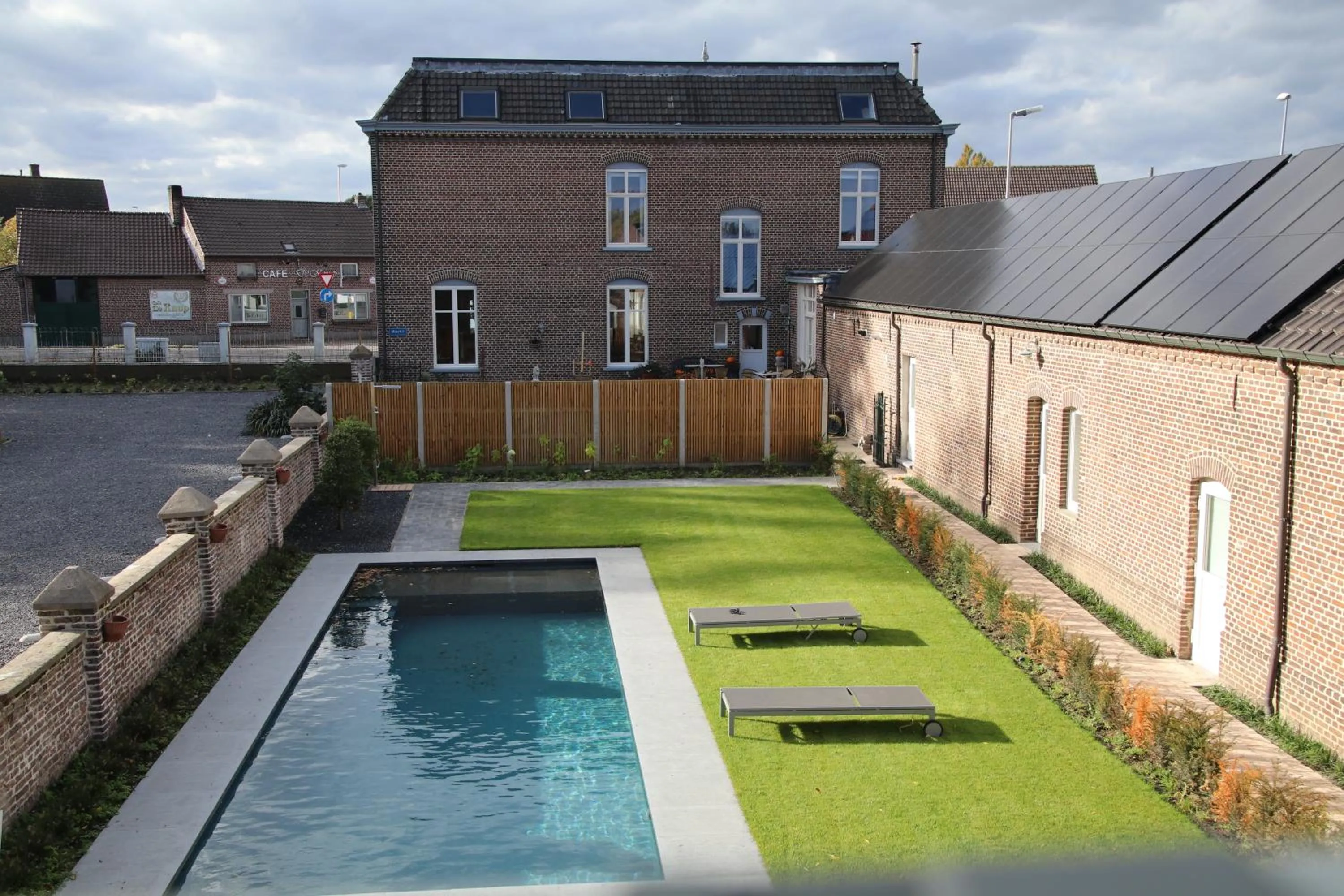 Swimming pool in B&B Het Doctershoes