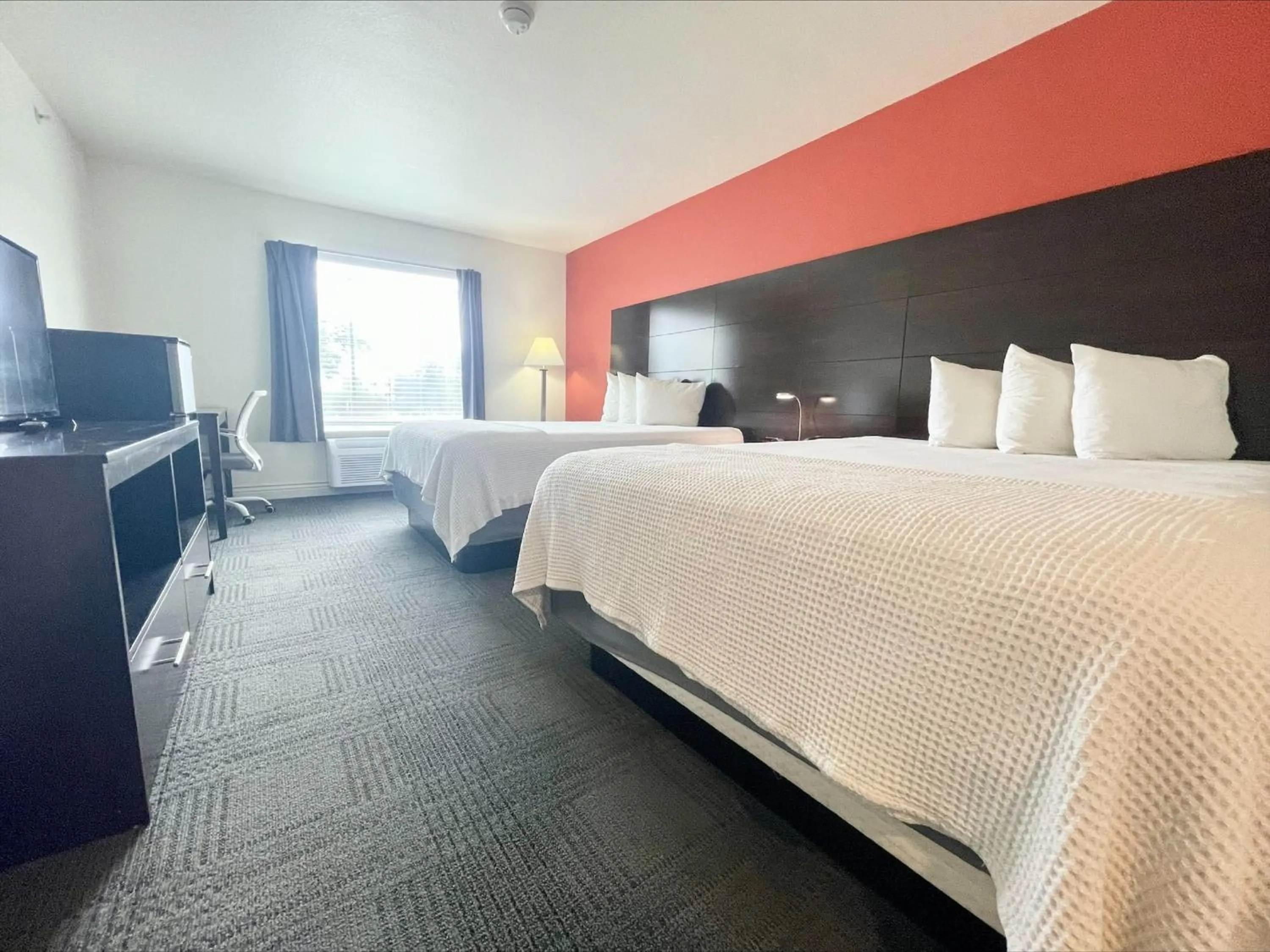 Bedroom, Bed in FairBridge Inn & Suites Cuero