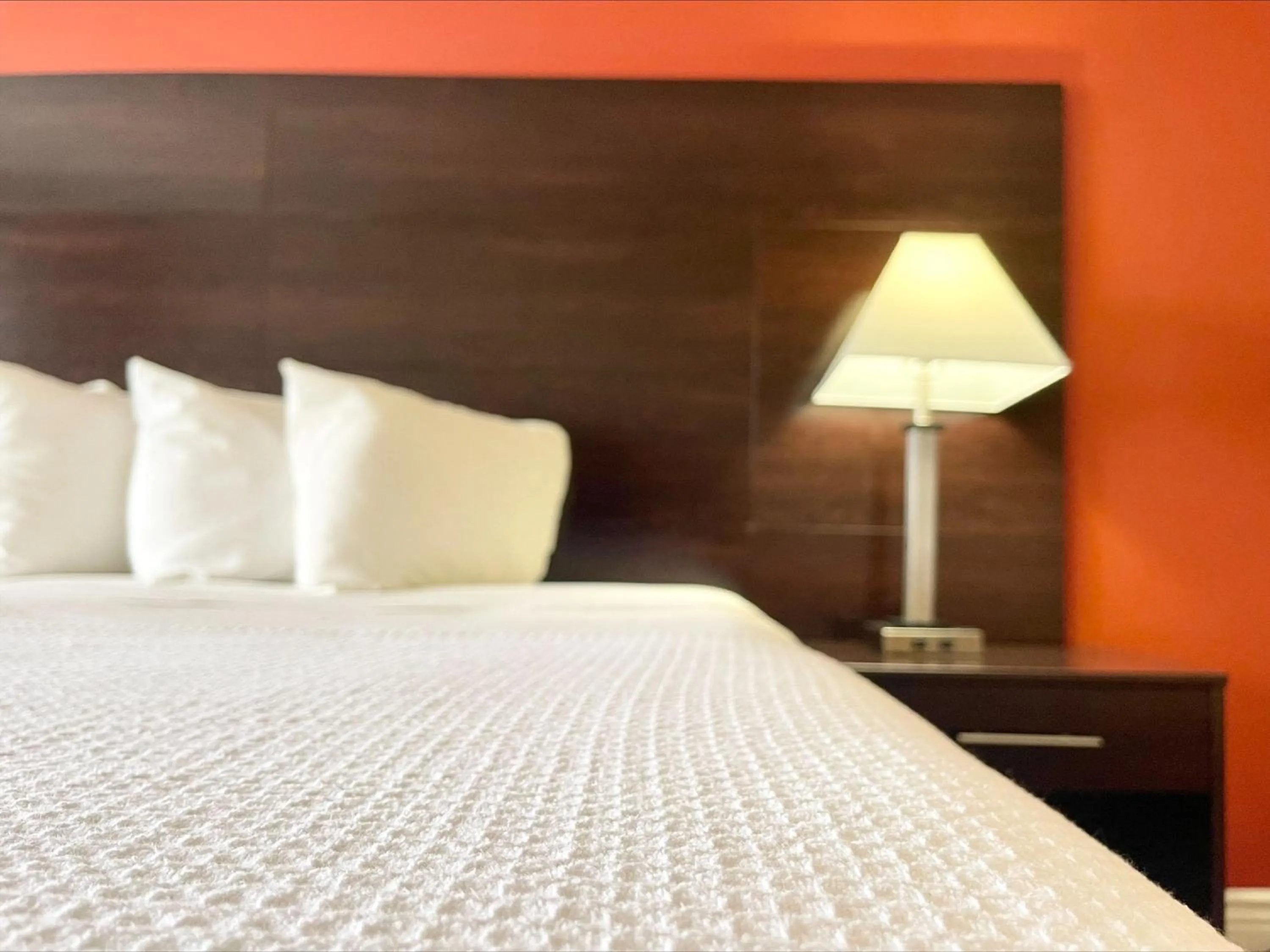 Bedroom, Bed in FairBridge Inn & Suites Cuero