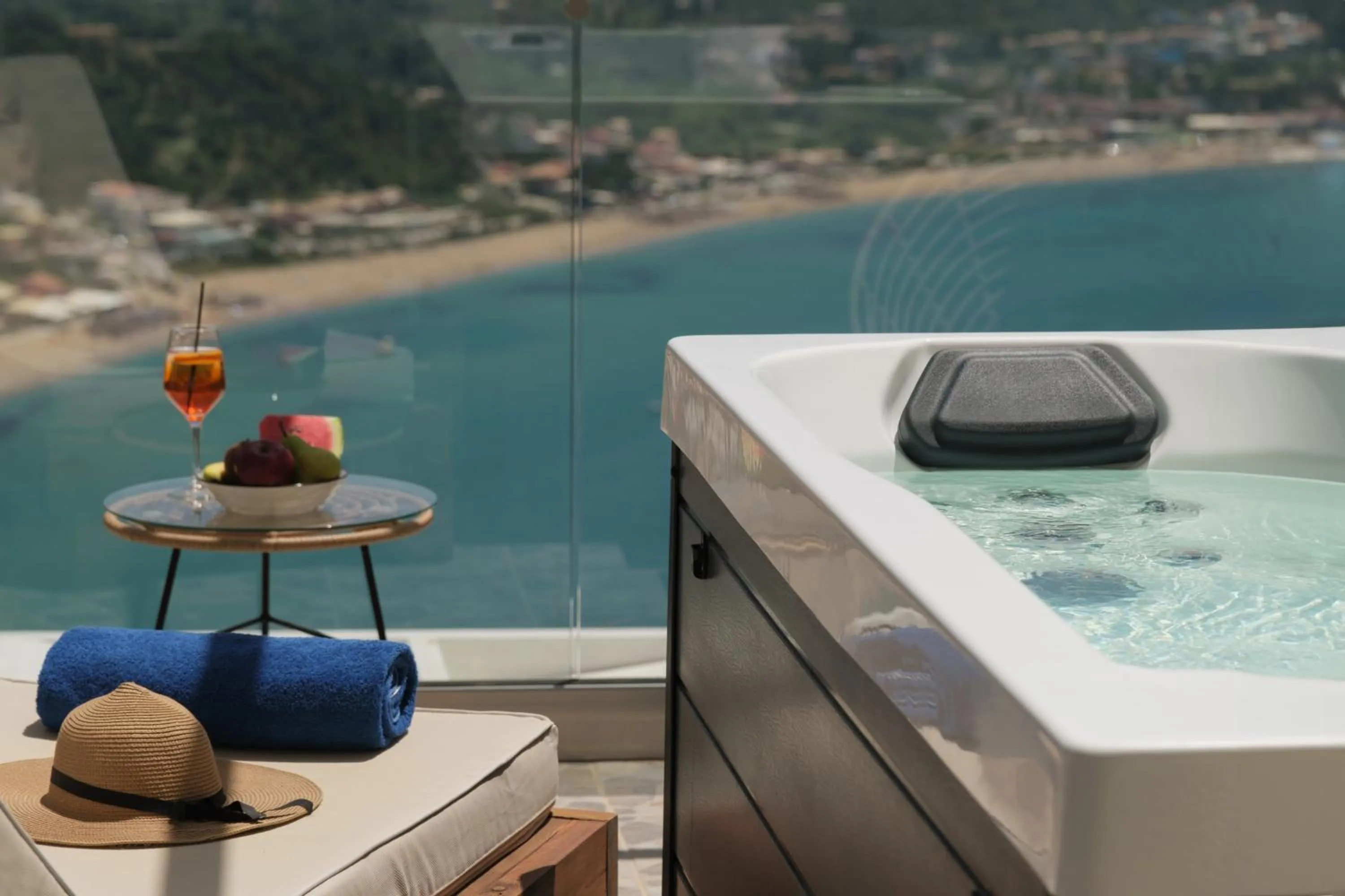 Hot Tub in Zeus Throne Suites