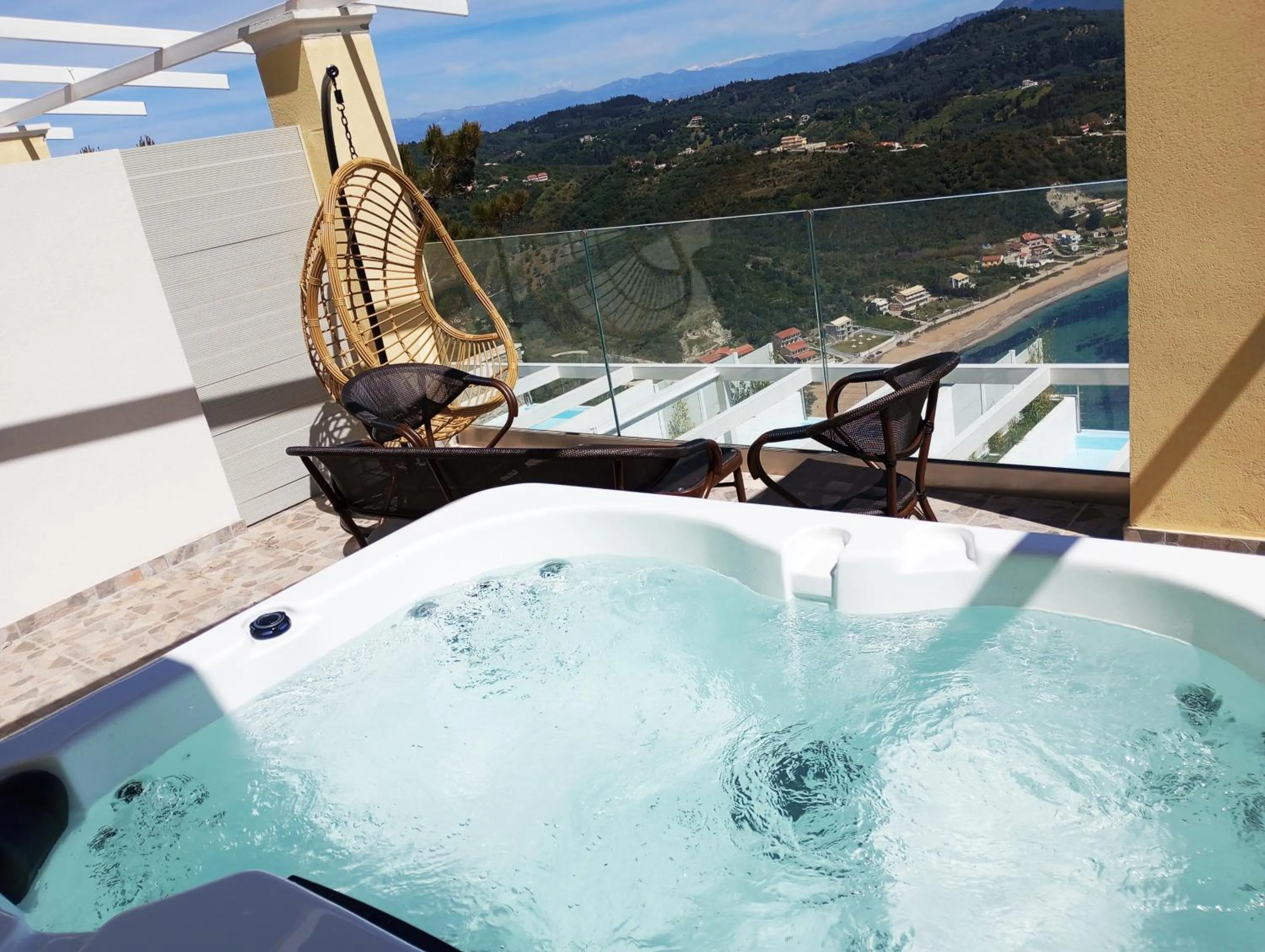 Hot Tub in Zeus Throne Suites