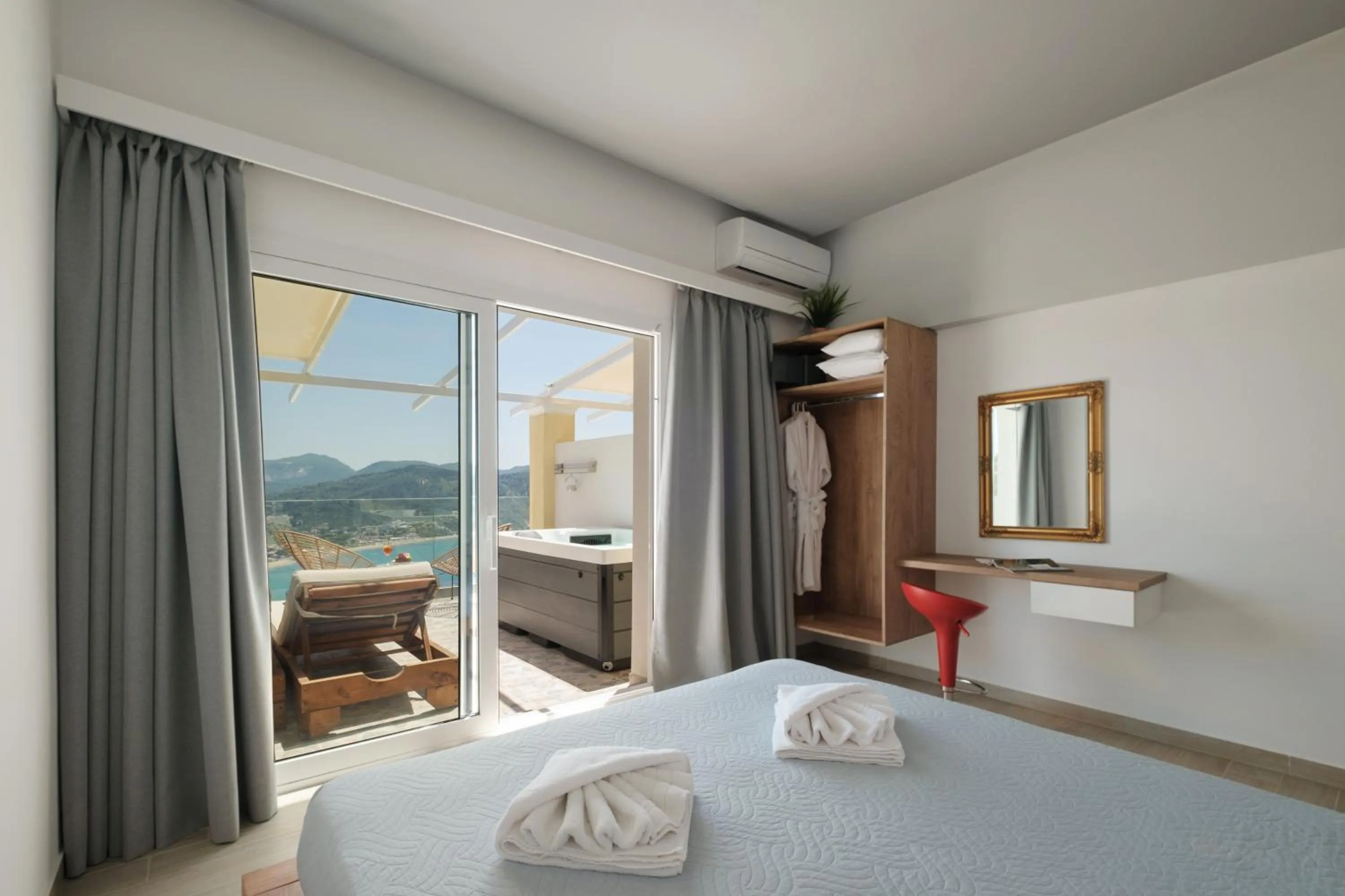 Bed in Zeus Throne Suites