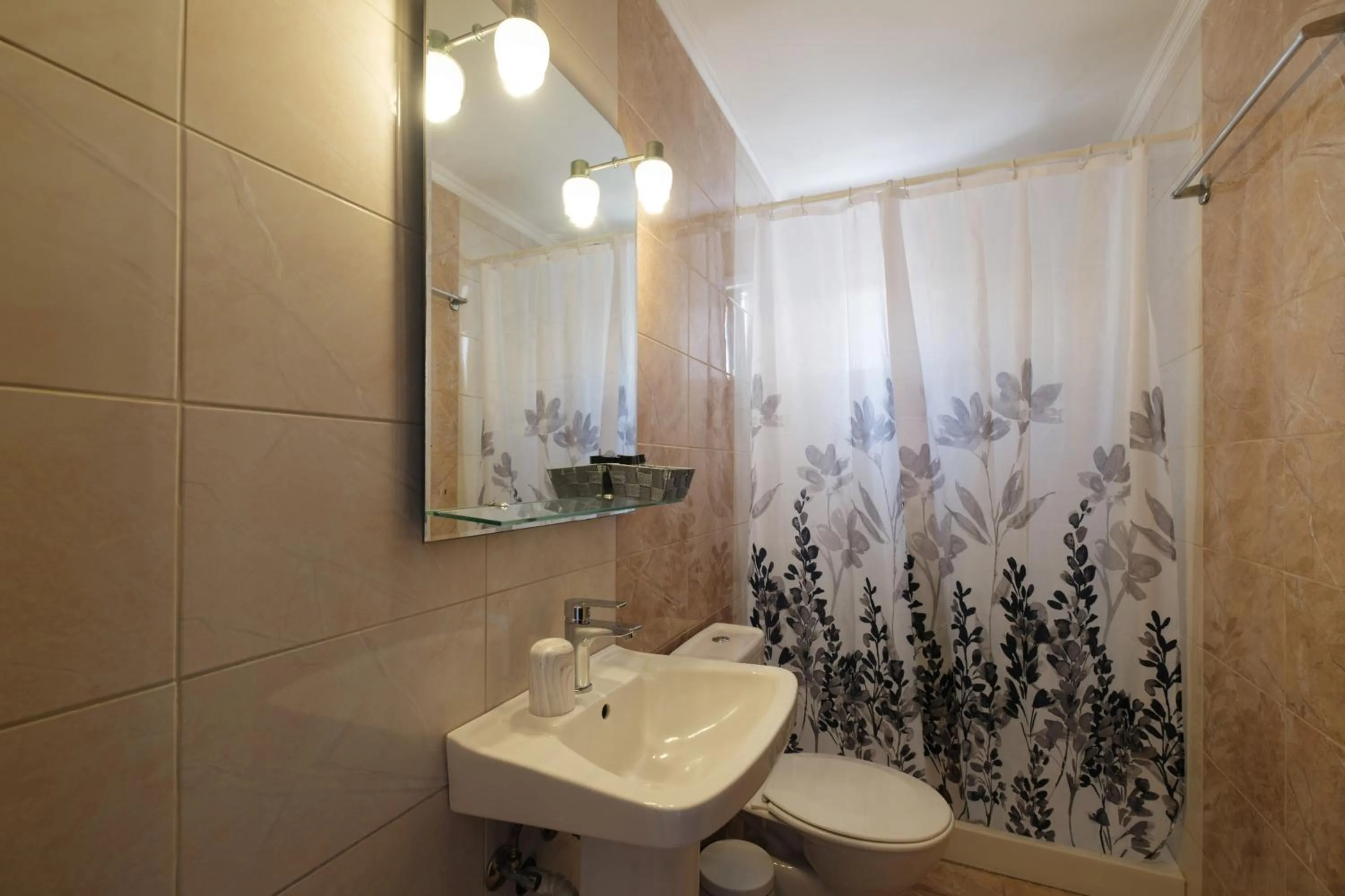 Shower in Zeus Throne Suites