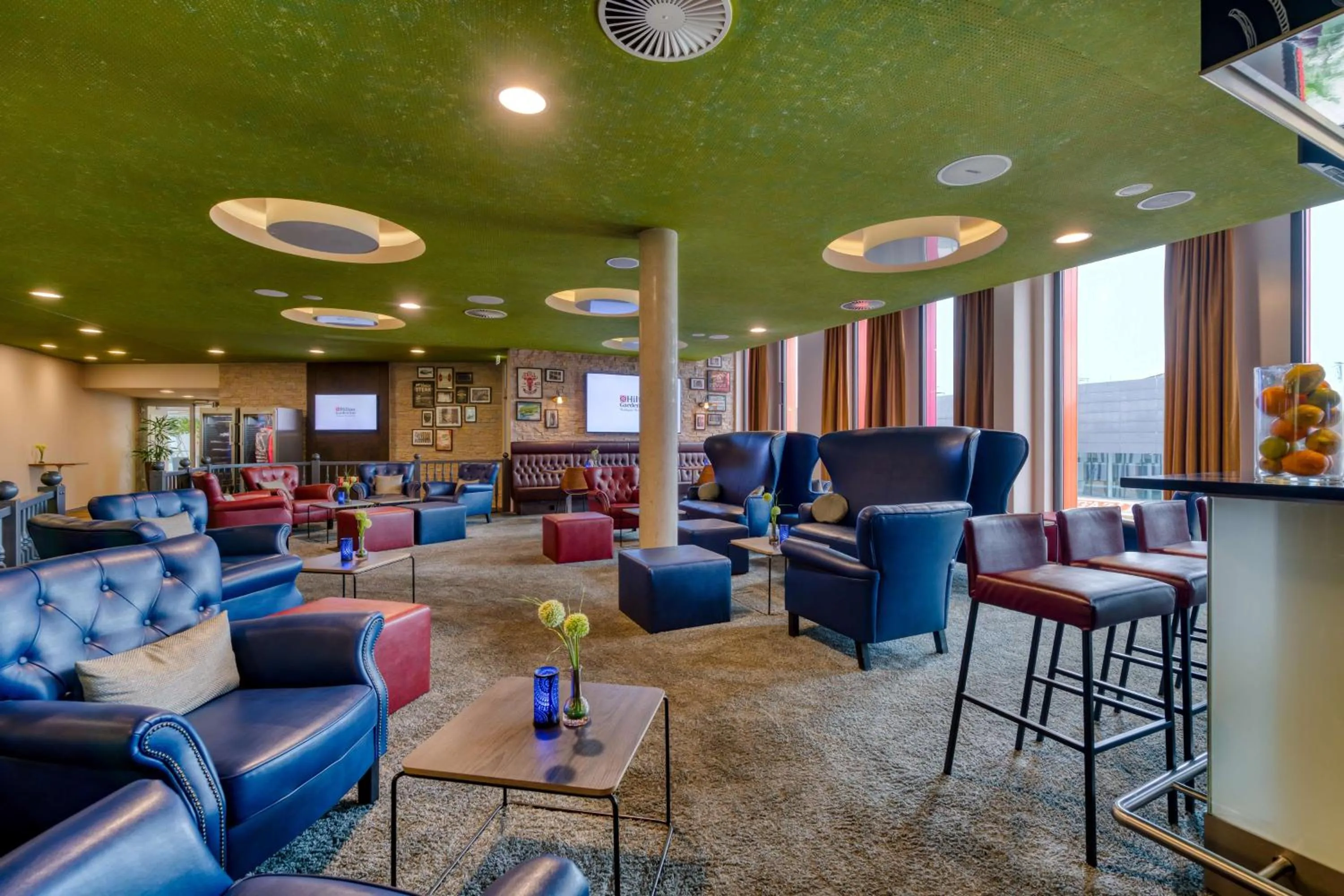 Lounge or bar in Hilton Garden Inn Stuttgart NeckarPark