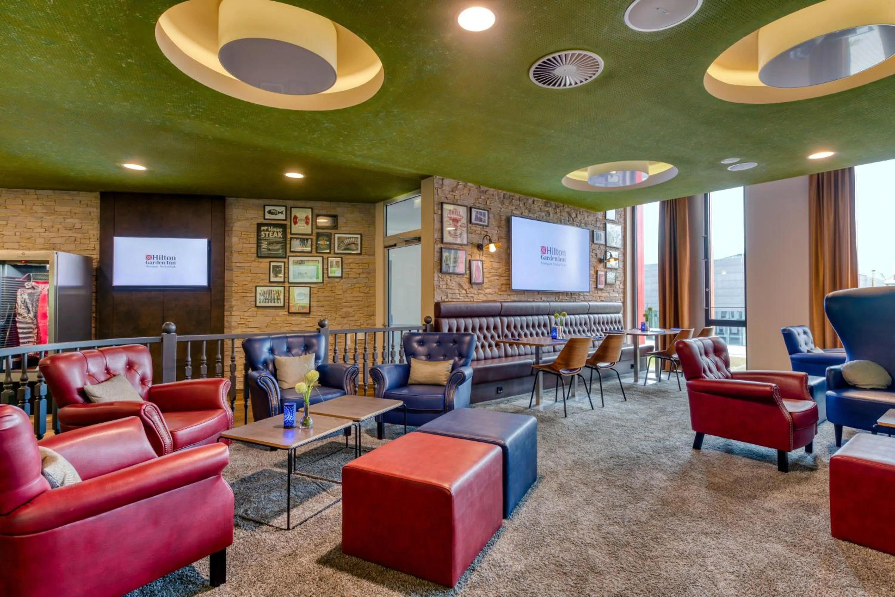 Lounge or bar in Hilton Garden Inn Stuttgart NeckarPark