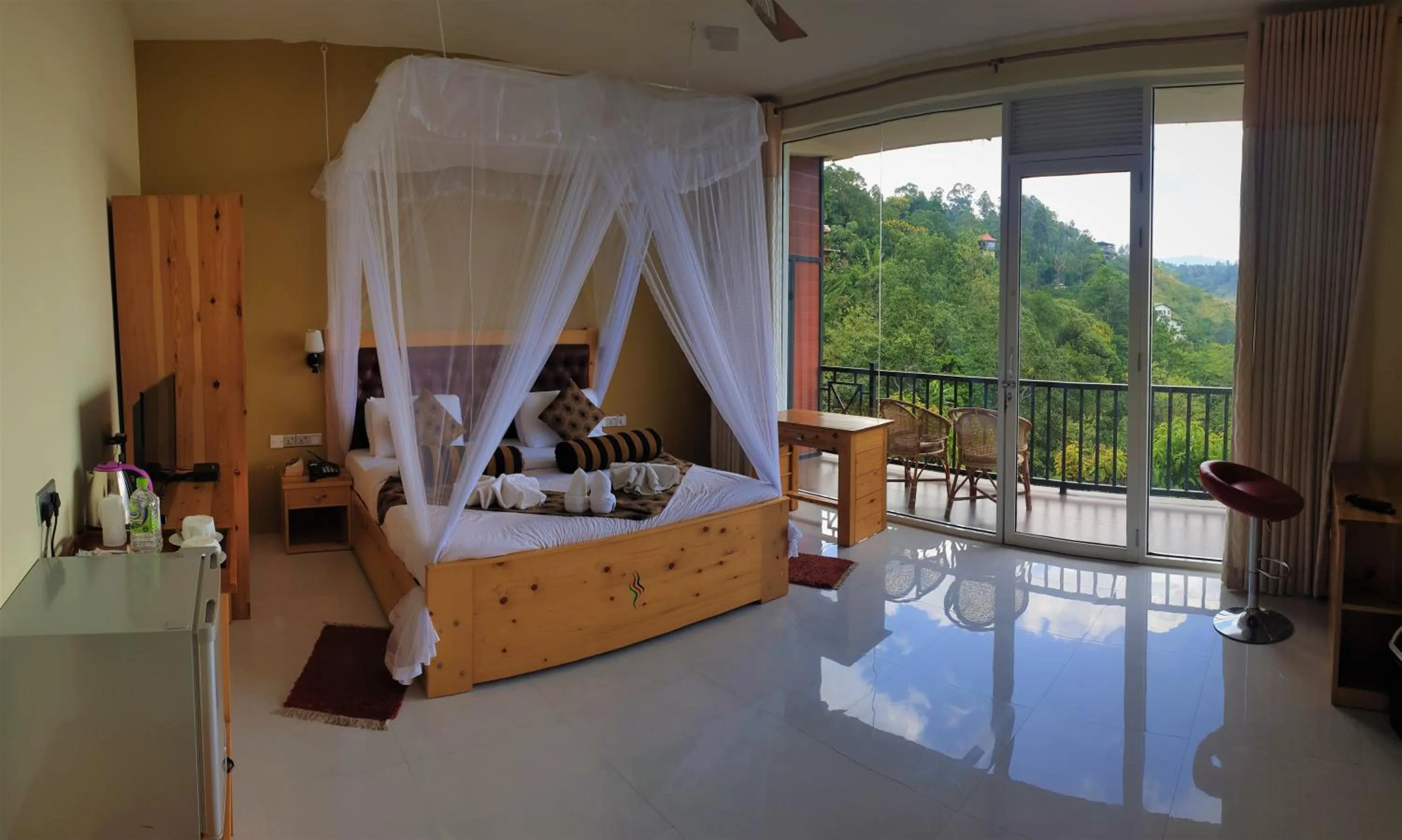 Photo of the whole room, Bed in Hotel Ella`s Edge