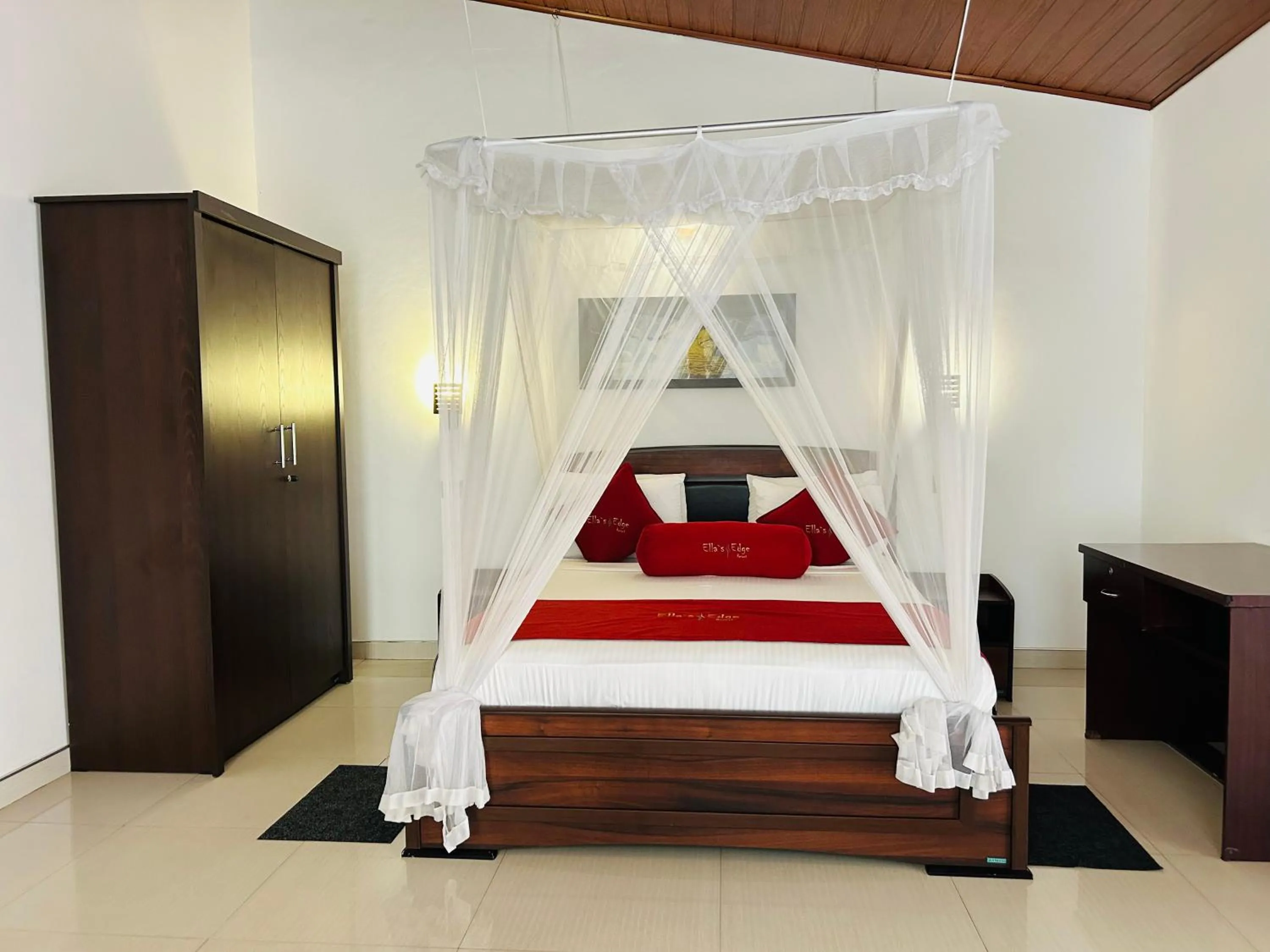 Bed in Hotel Ella`s Edge