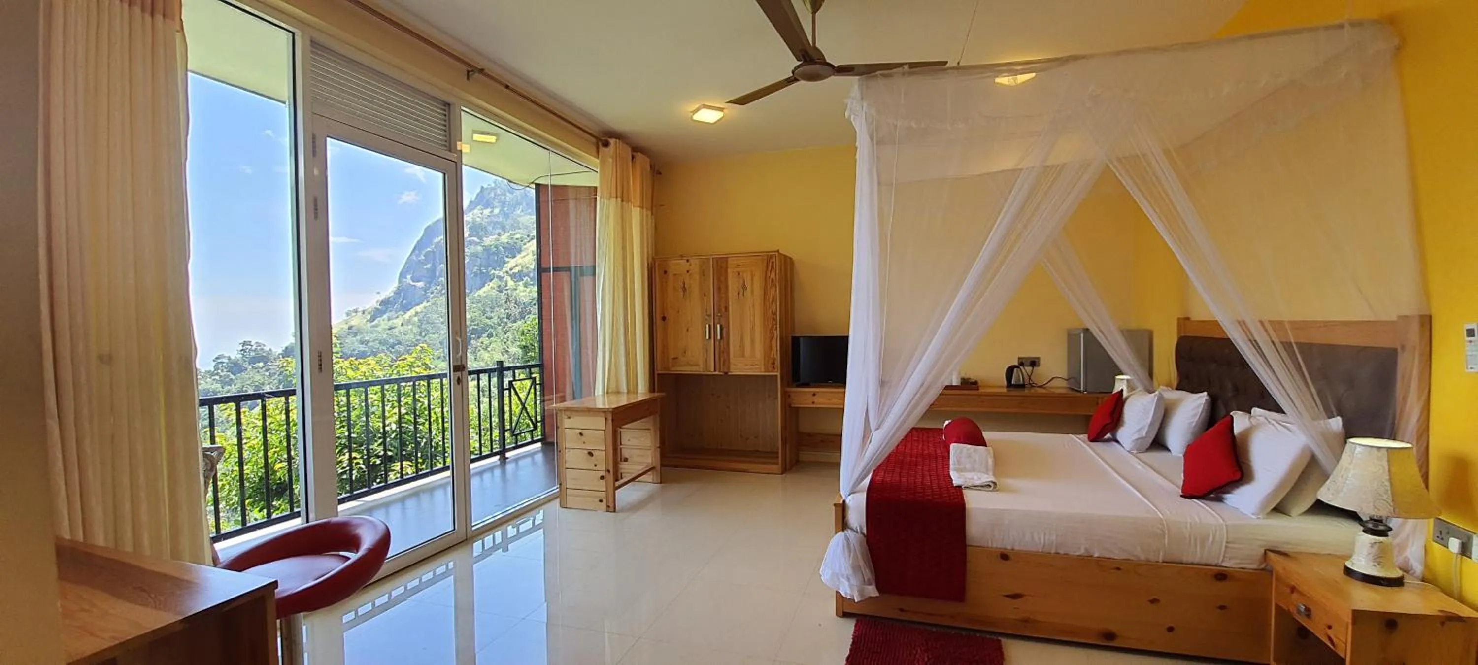 Photo of the whole room, Bed in Hotel Ella`s Edge