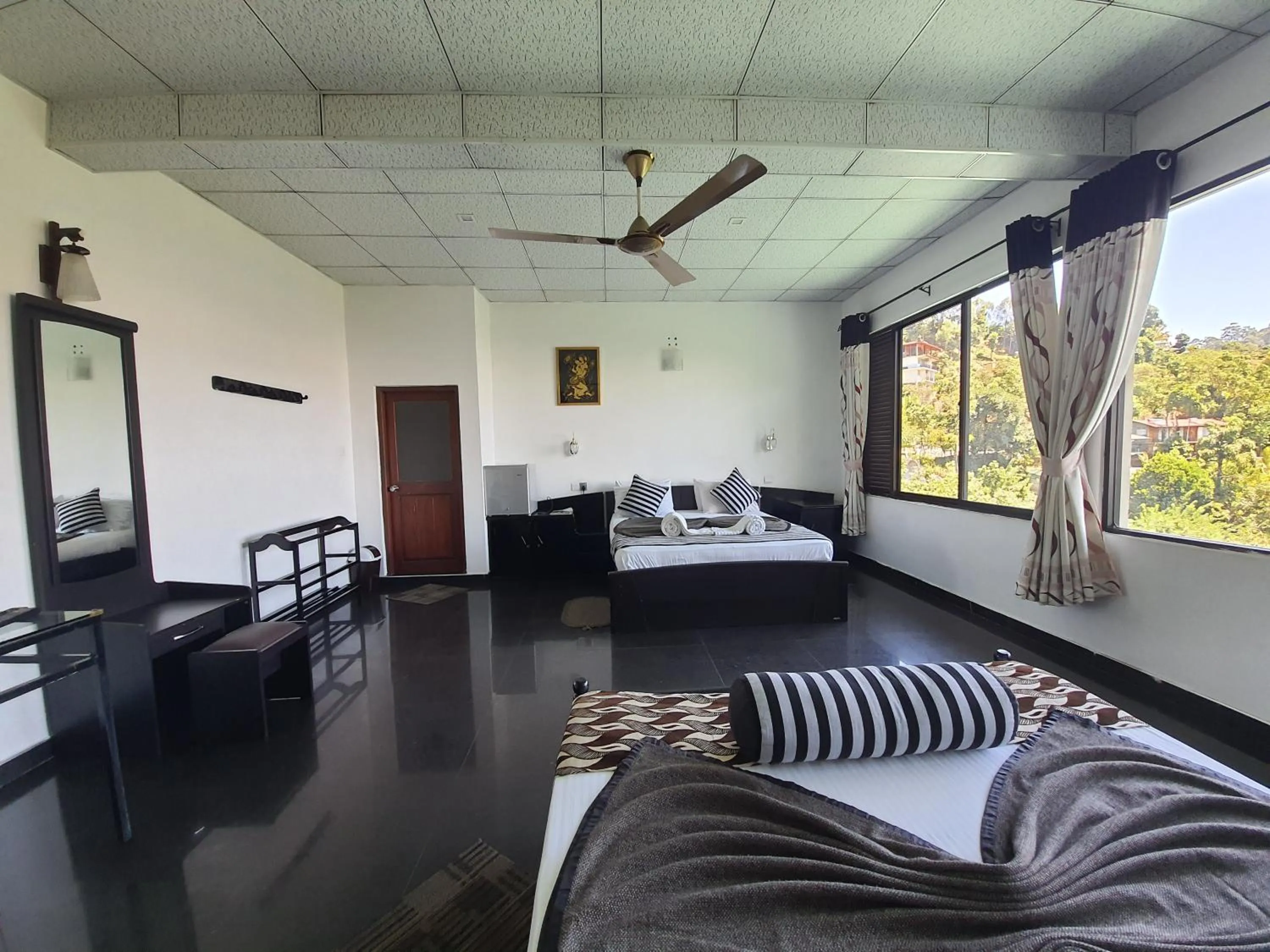 Photo of the whole room, Bed in Hotel Ella`s Edge