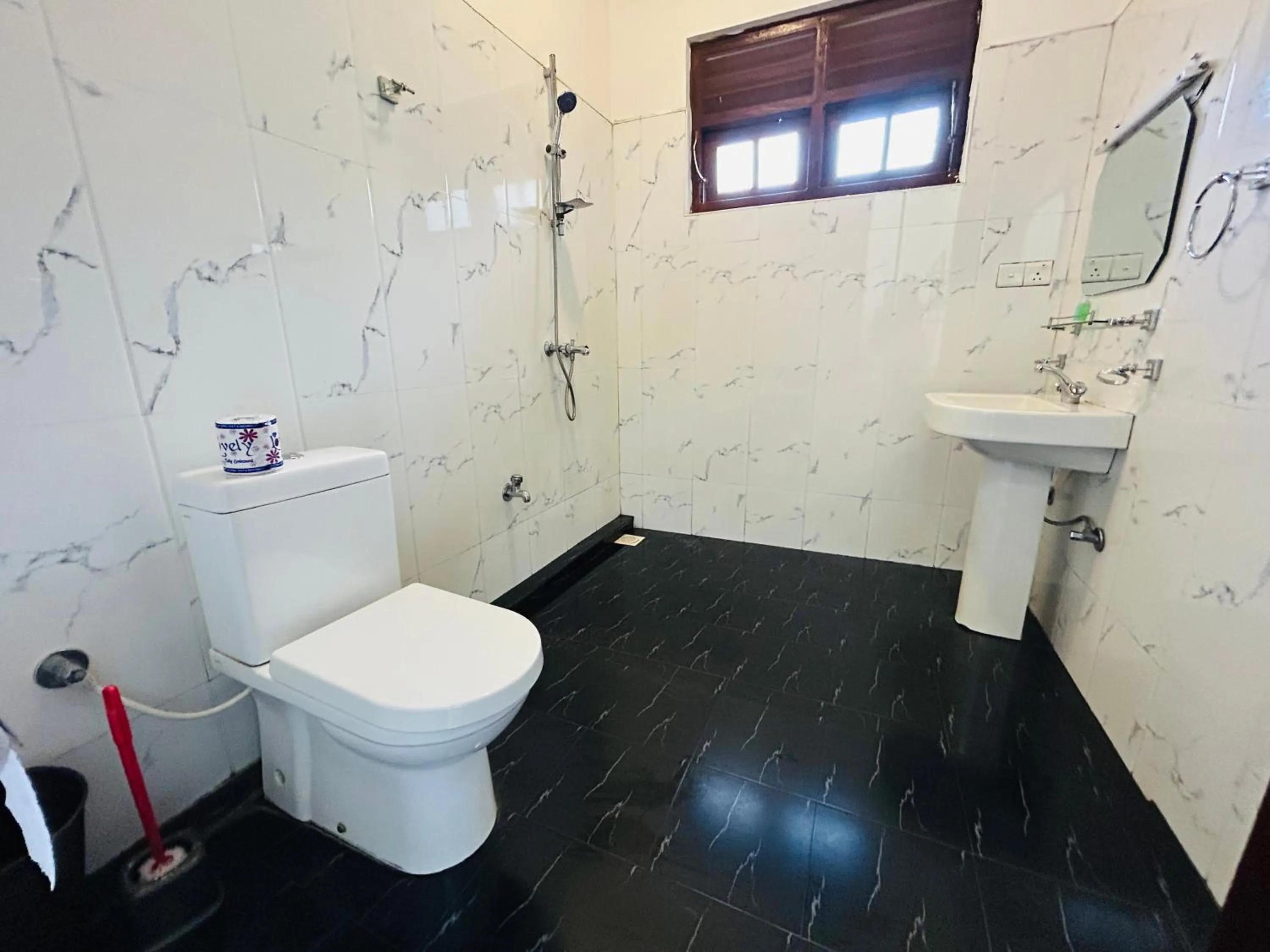 Bathroom in Hotel Ella`s Edge