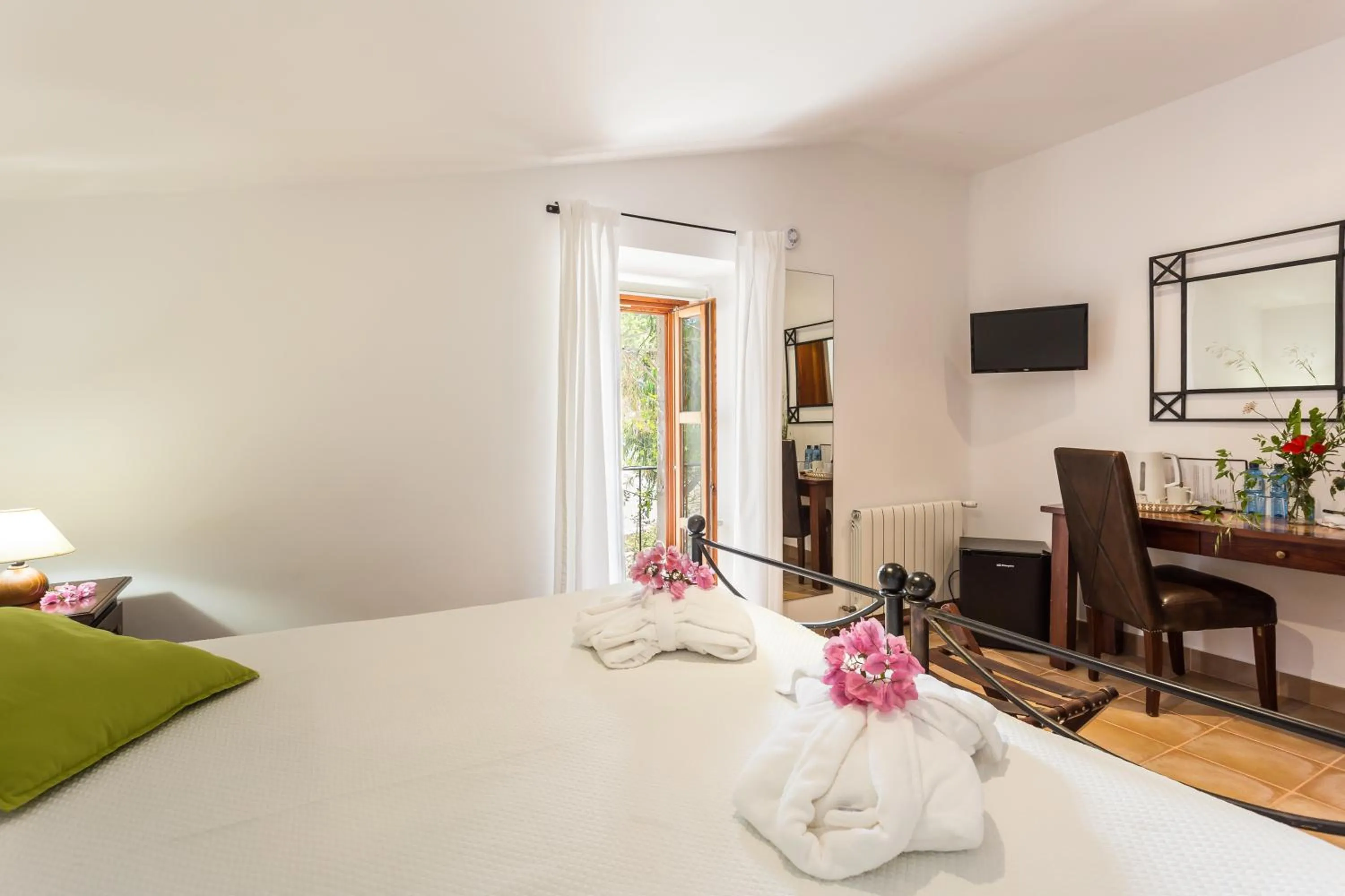 Photo of the whole room in Finca Son Ametler