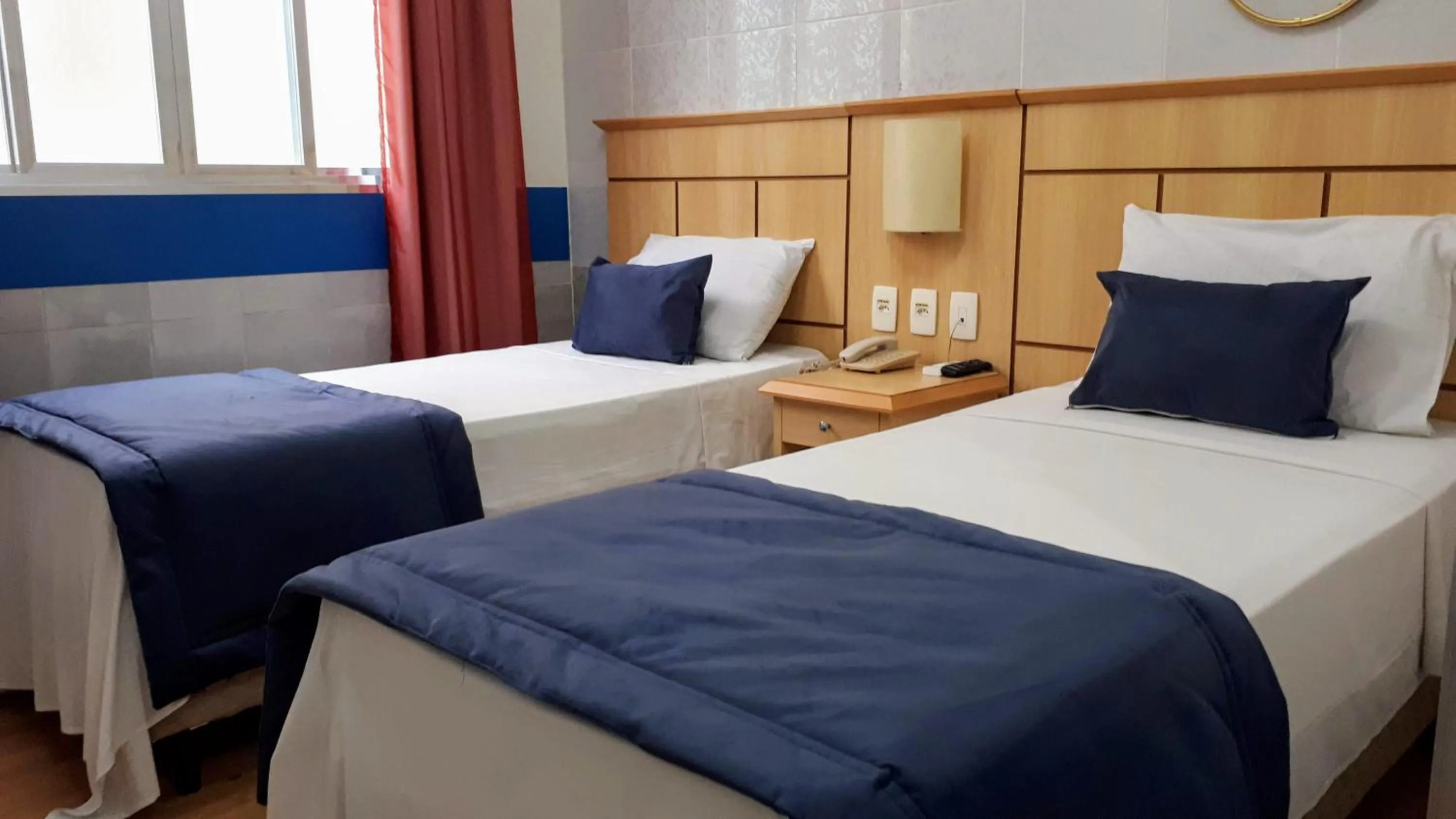 Photo of the whole room, Bed in Hotel Único