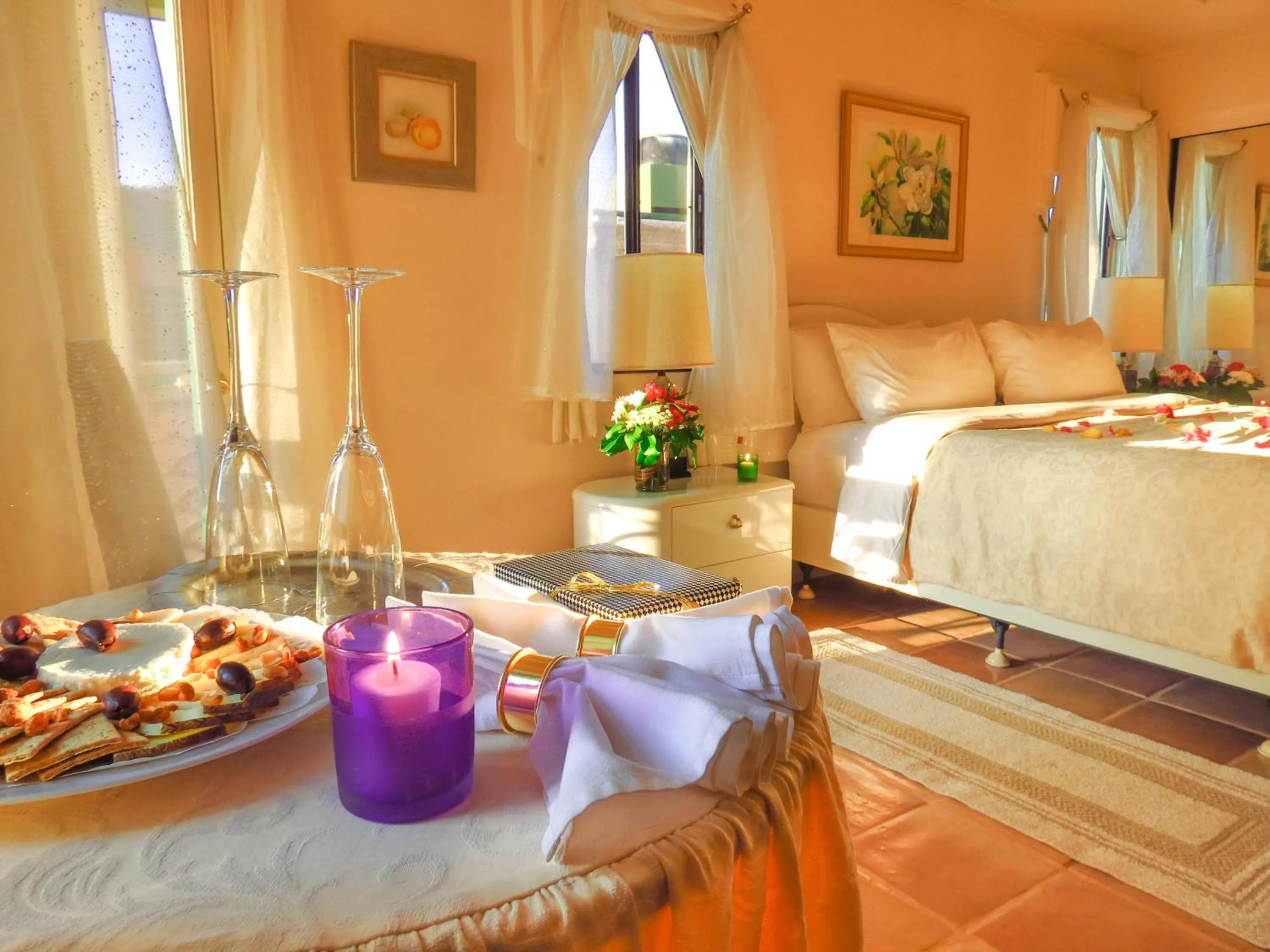 Food and drinks, Bed in Topanga Canyon Inn Bed and Breakfast