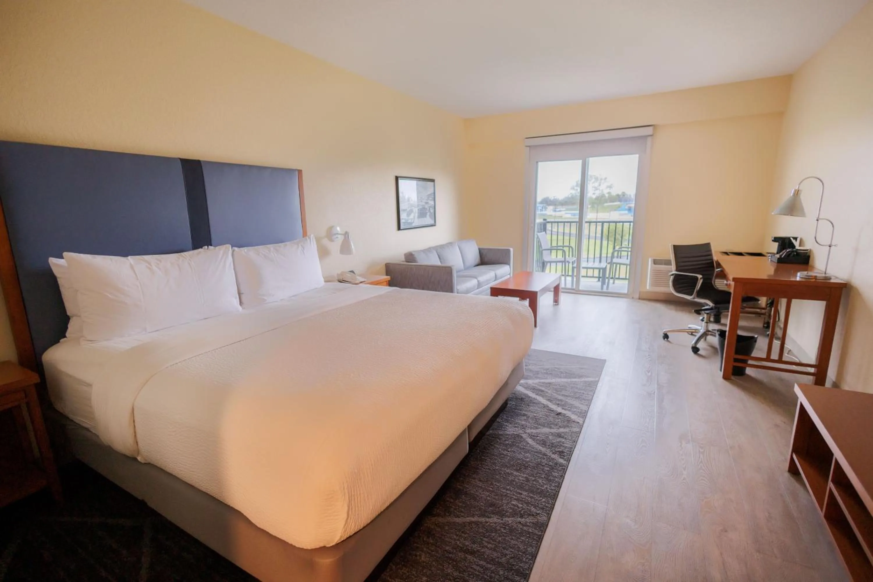 Bed in SEVEN Sebring Raceway Hotel