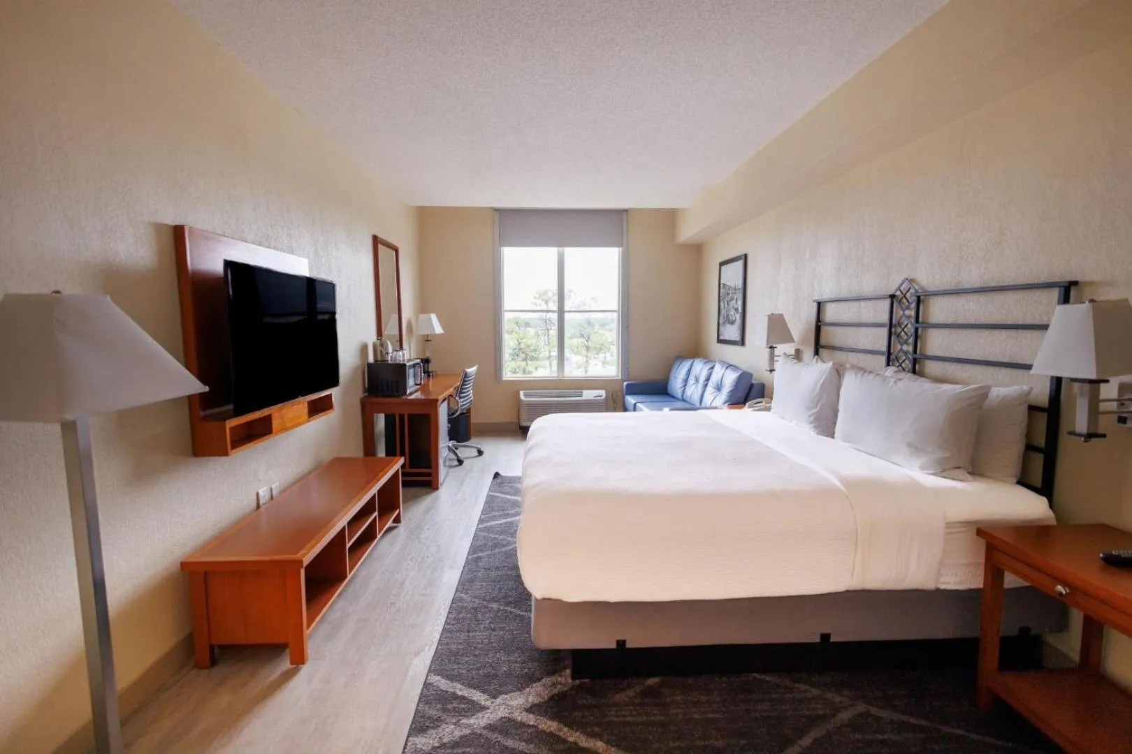 Photo of the whole room, Bed in SEVEN Sebring Raceway Hotel