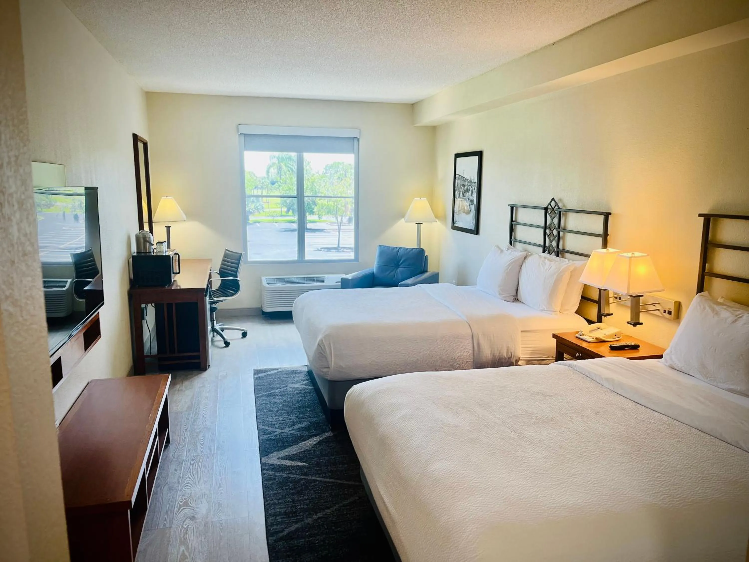 Bed in SEVEN Sebring Raceway Hotel