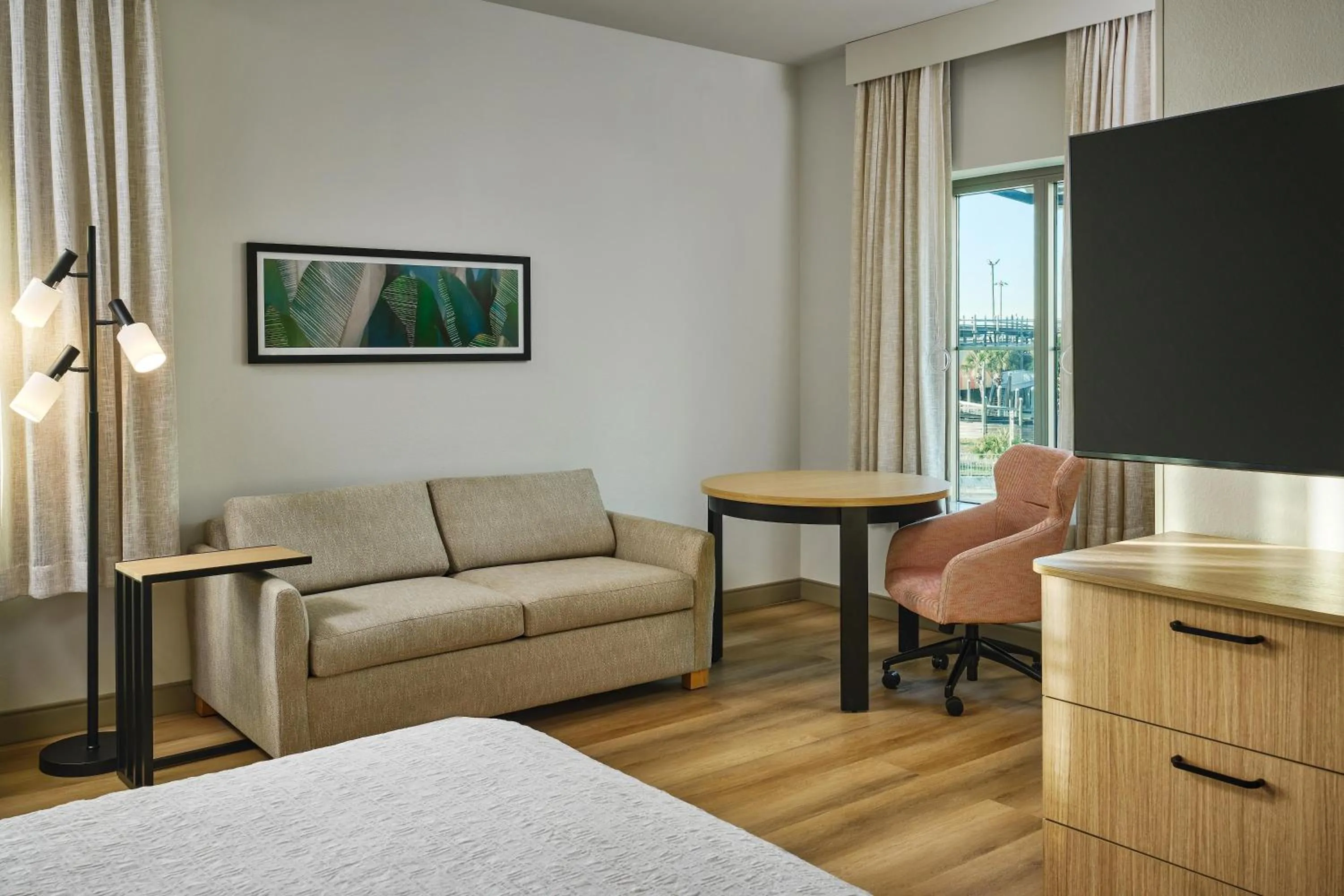 Bedroom, Bed in Hampton Inn & Suites Destin