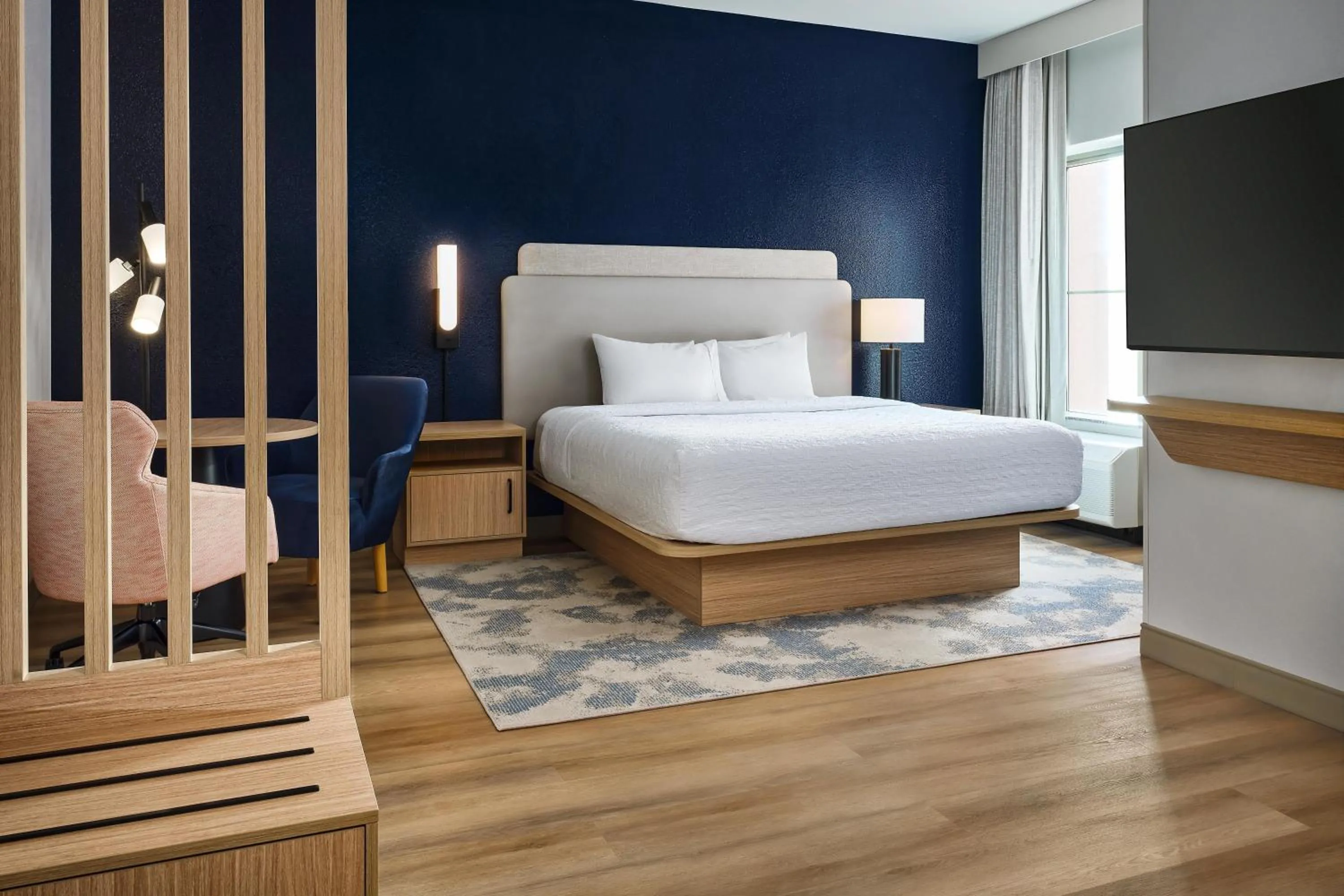 Bed in Hampton Inn & Suites Destin