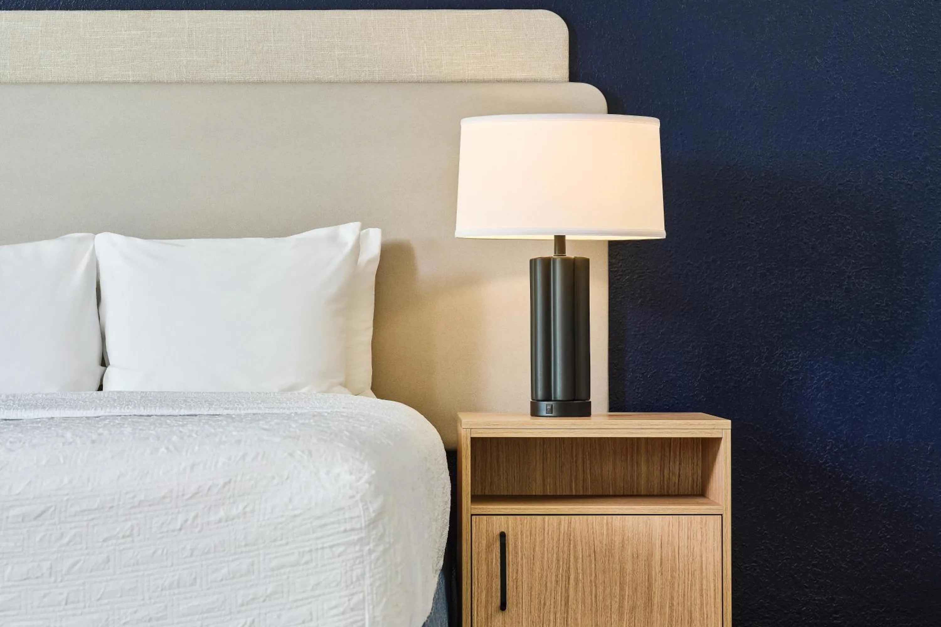 Bed in Hampton Inn & Suites Destin