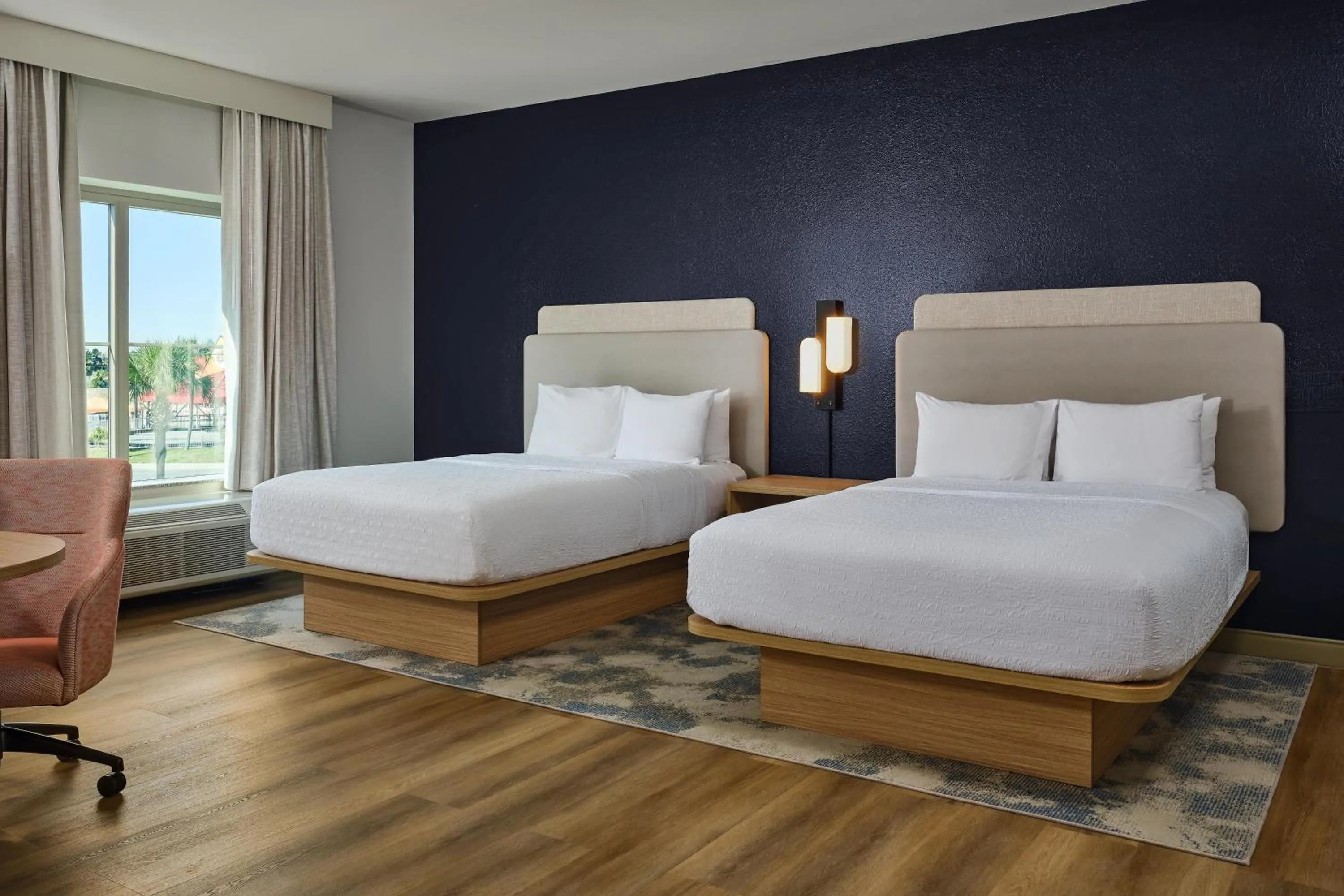 Bed in Hampton Inn & Suites Destin