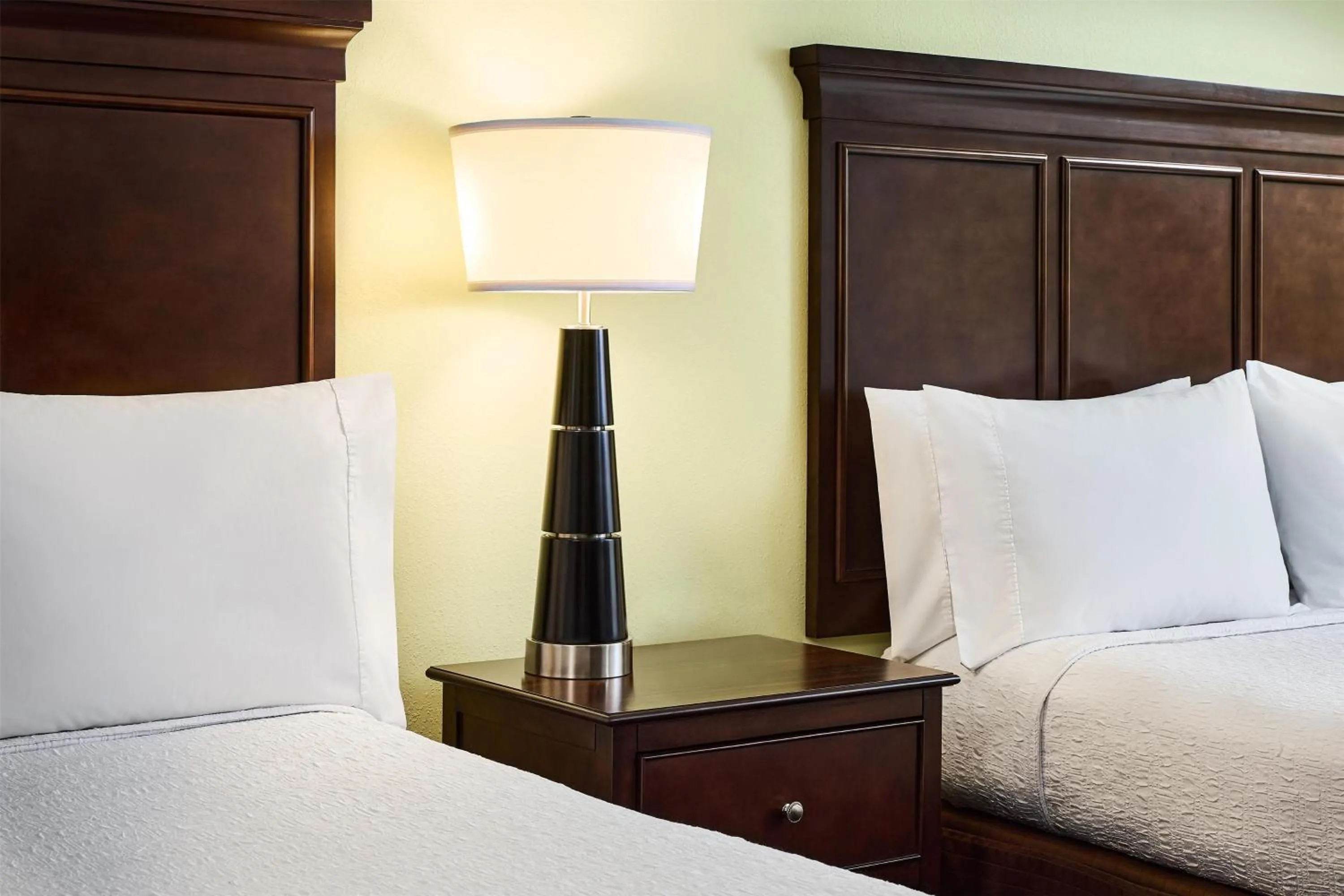 Bed in Hampton Inn & Suites Destin