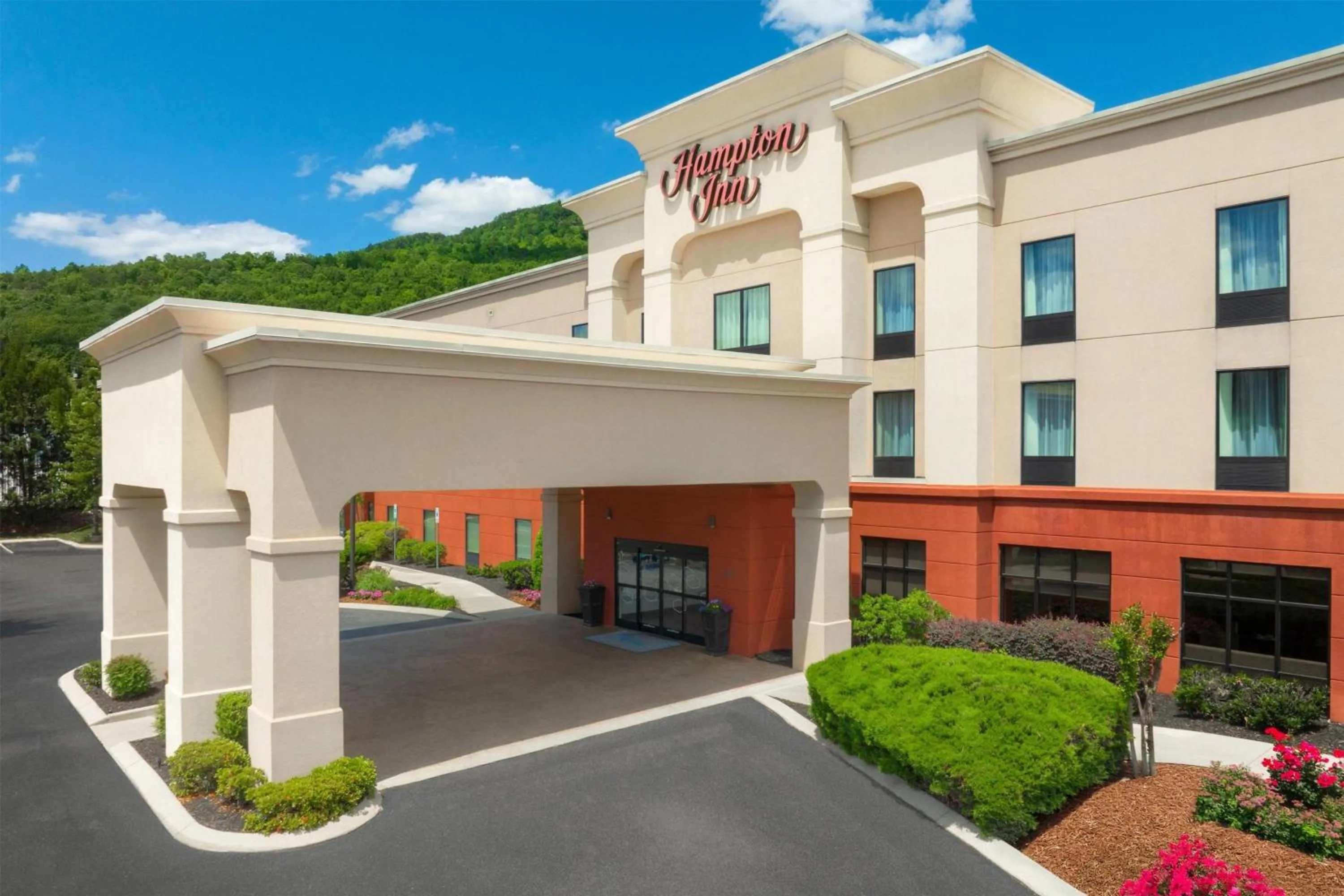 Property building in Hampton Inn Kimball