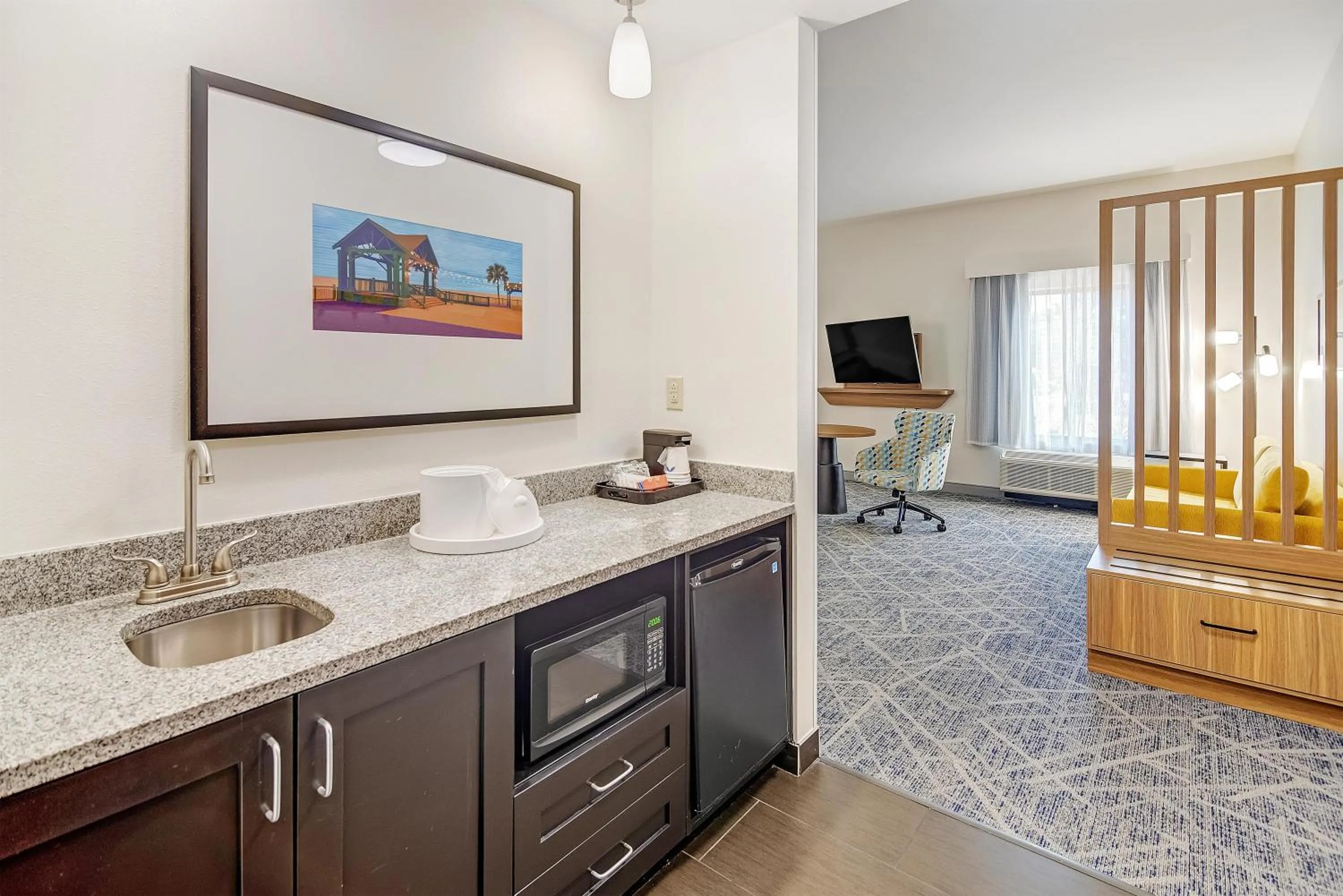 Kitchen or kitchenette in Hampton Inn Foley