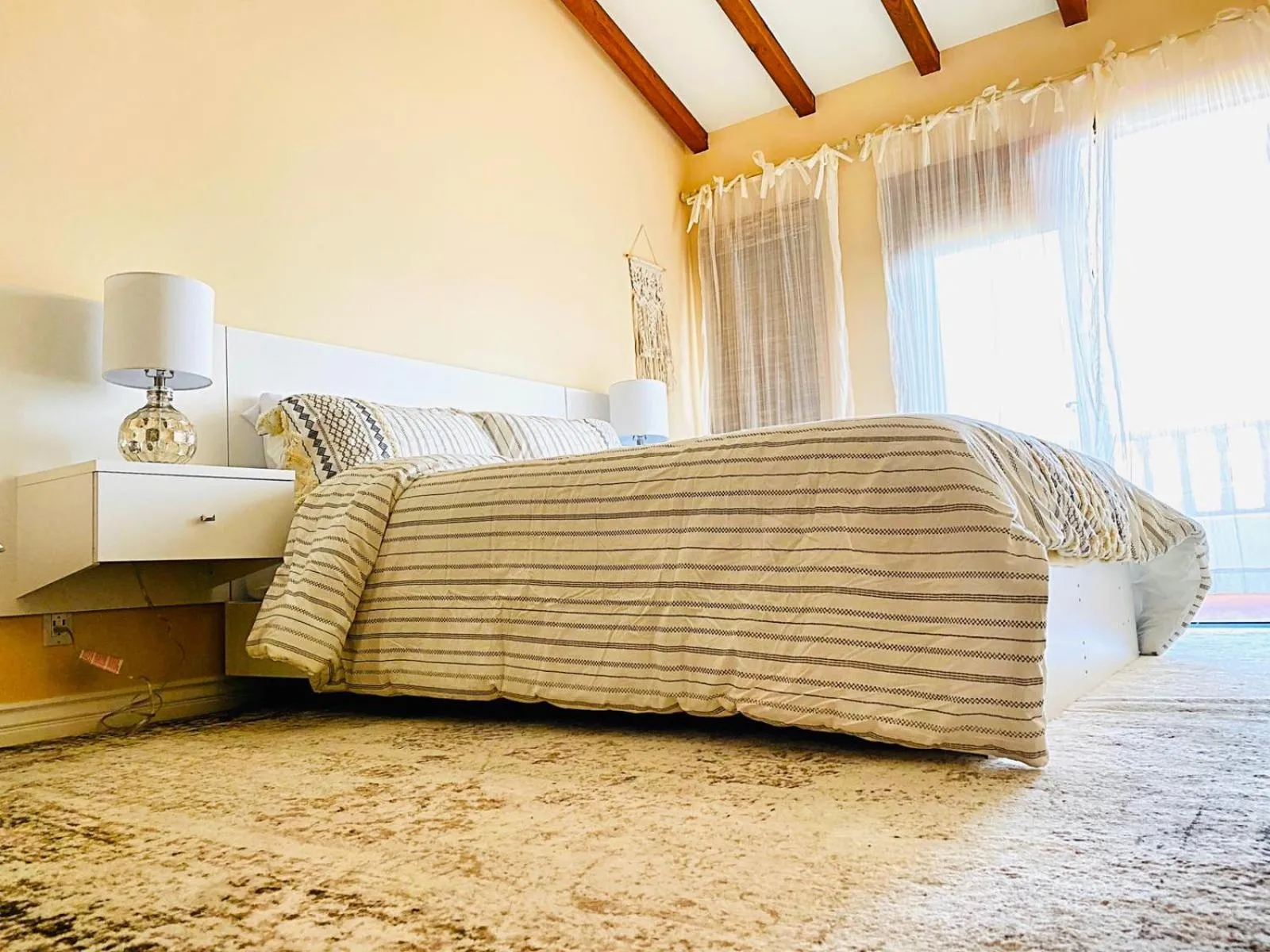 Bed in Hamilton Cove-Boho Chic Villa w/Golf Cart...No pets.