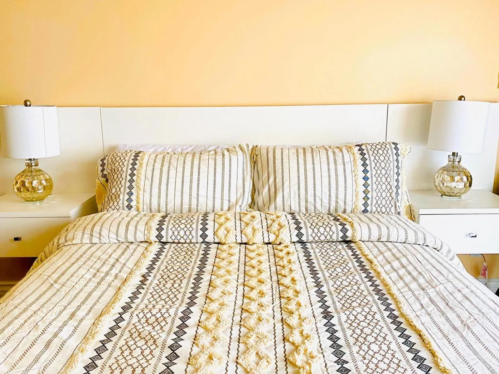 Bed in Hamilton Cove-Boho Chic Villa w/Golf Cart...No pets.