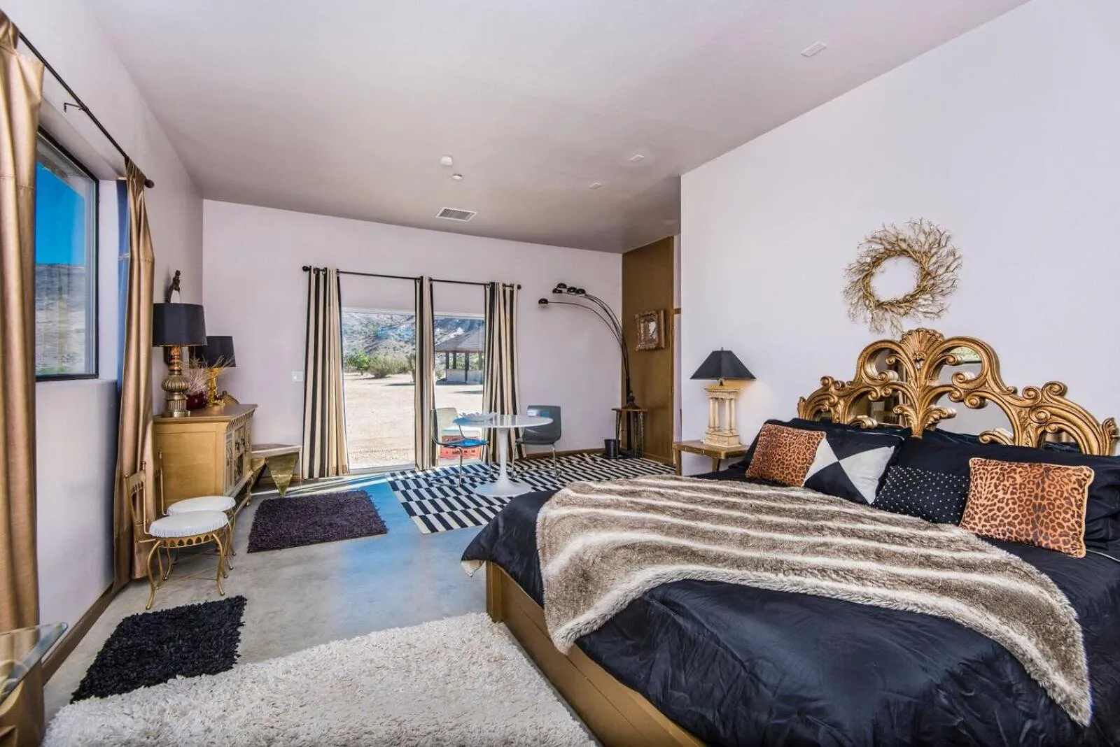 Bed in Starlight Boutique Hotel Pioneertown