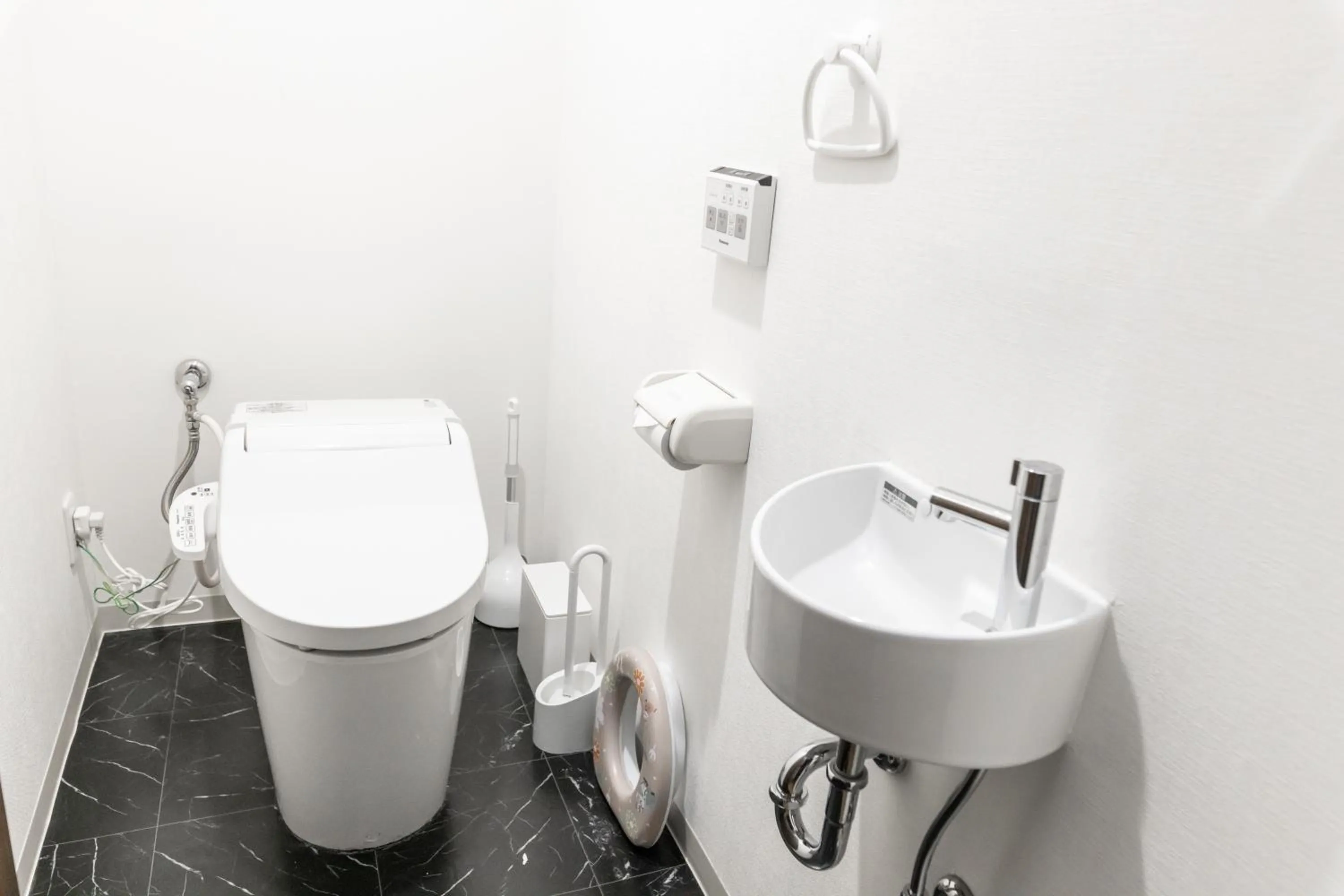 Toilet in Atrium Deluxe Apartments Osaka - Self Check-In Only