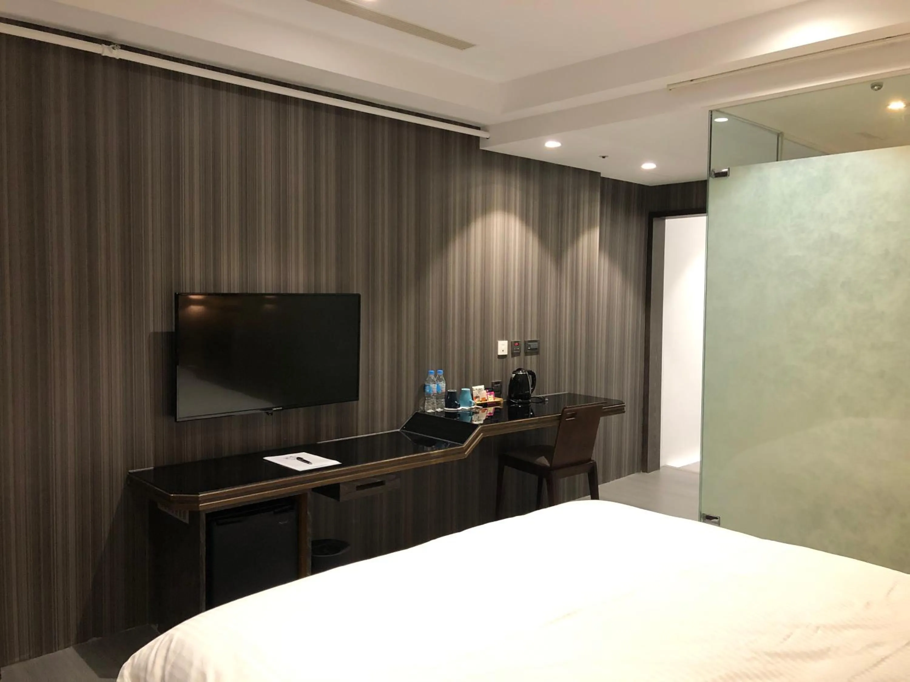 TV and multimedia, Bed in Oursea Hotel