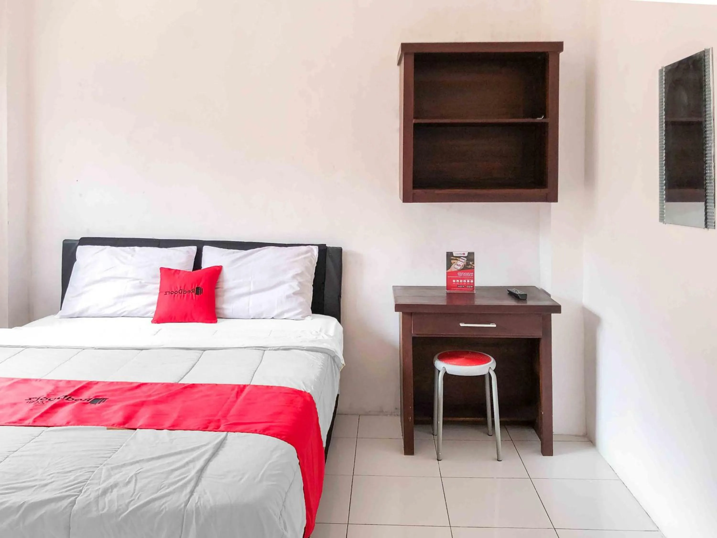 Bed in RedDoorz near Eco Green Park Batu
