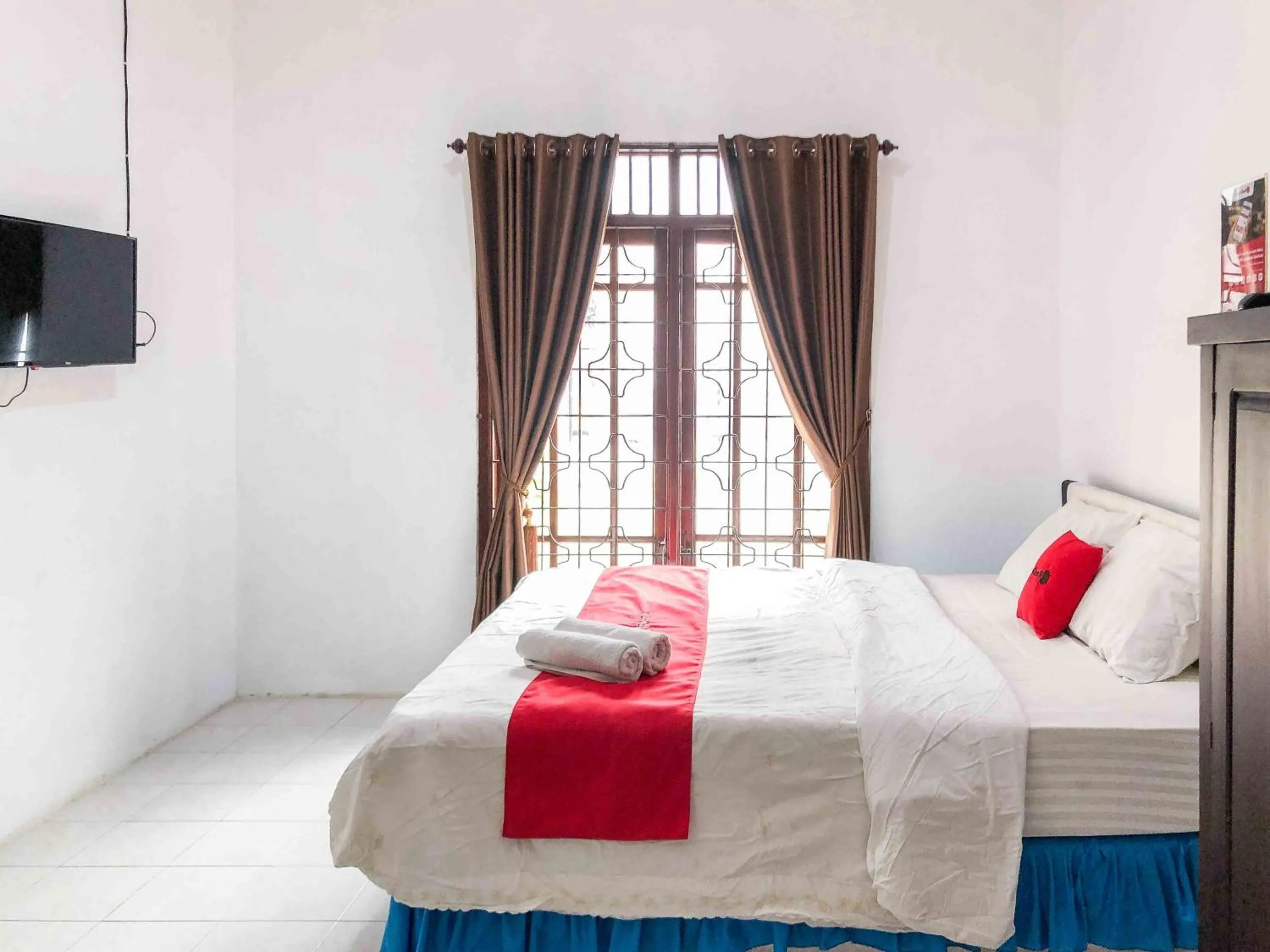 Bed in RedDoorz near Eco Green Park Batu