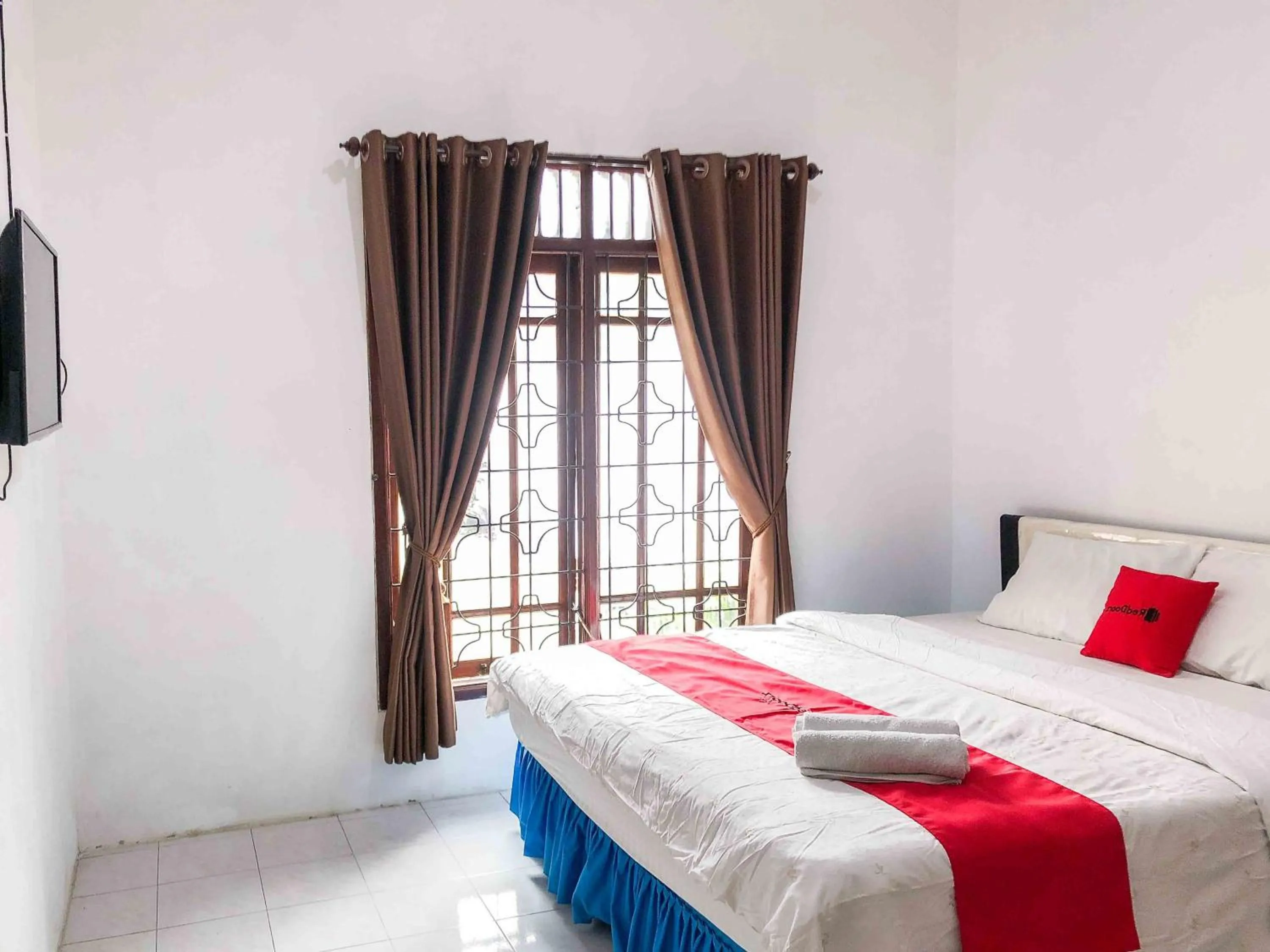 Bed in RedDoorz near Eco Green Park Batu