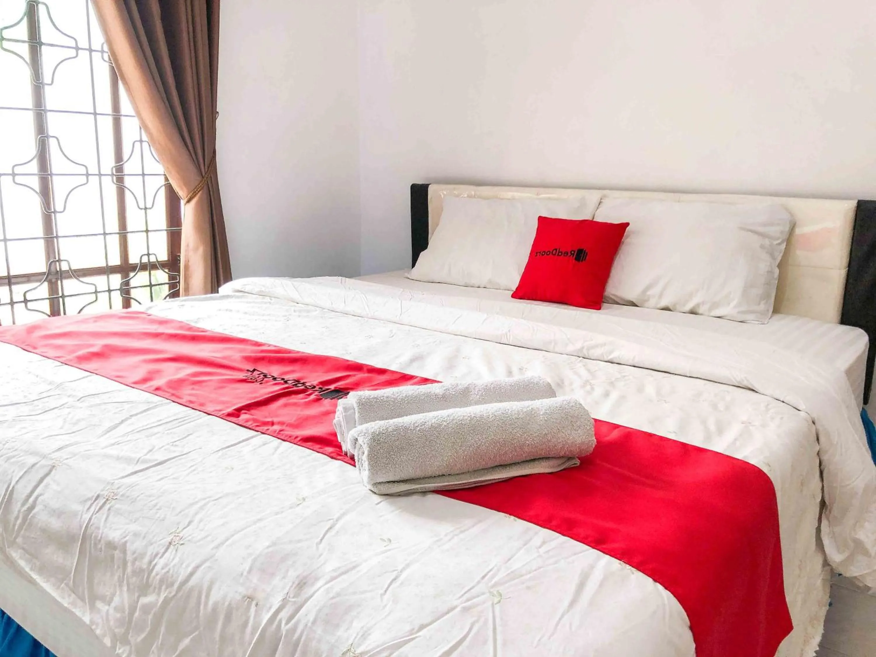Bed in RedDoorz near Eco Green Park Batu
