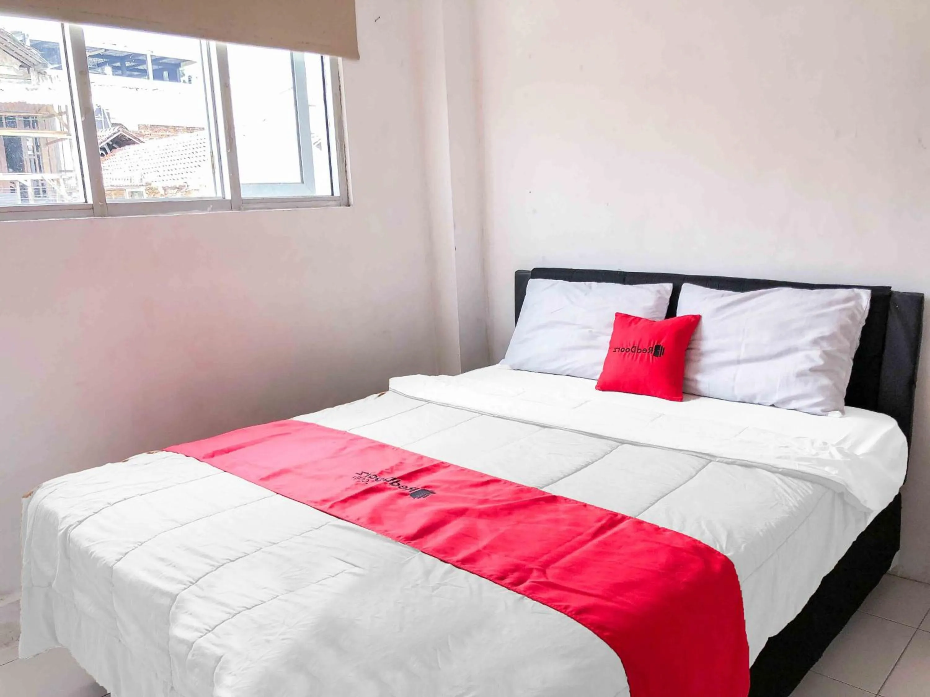 Bed in RedDoorz near Eco Green Park Batu