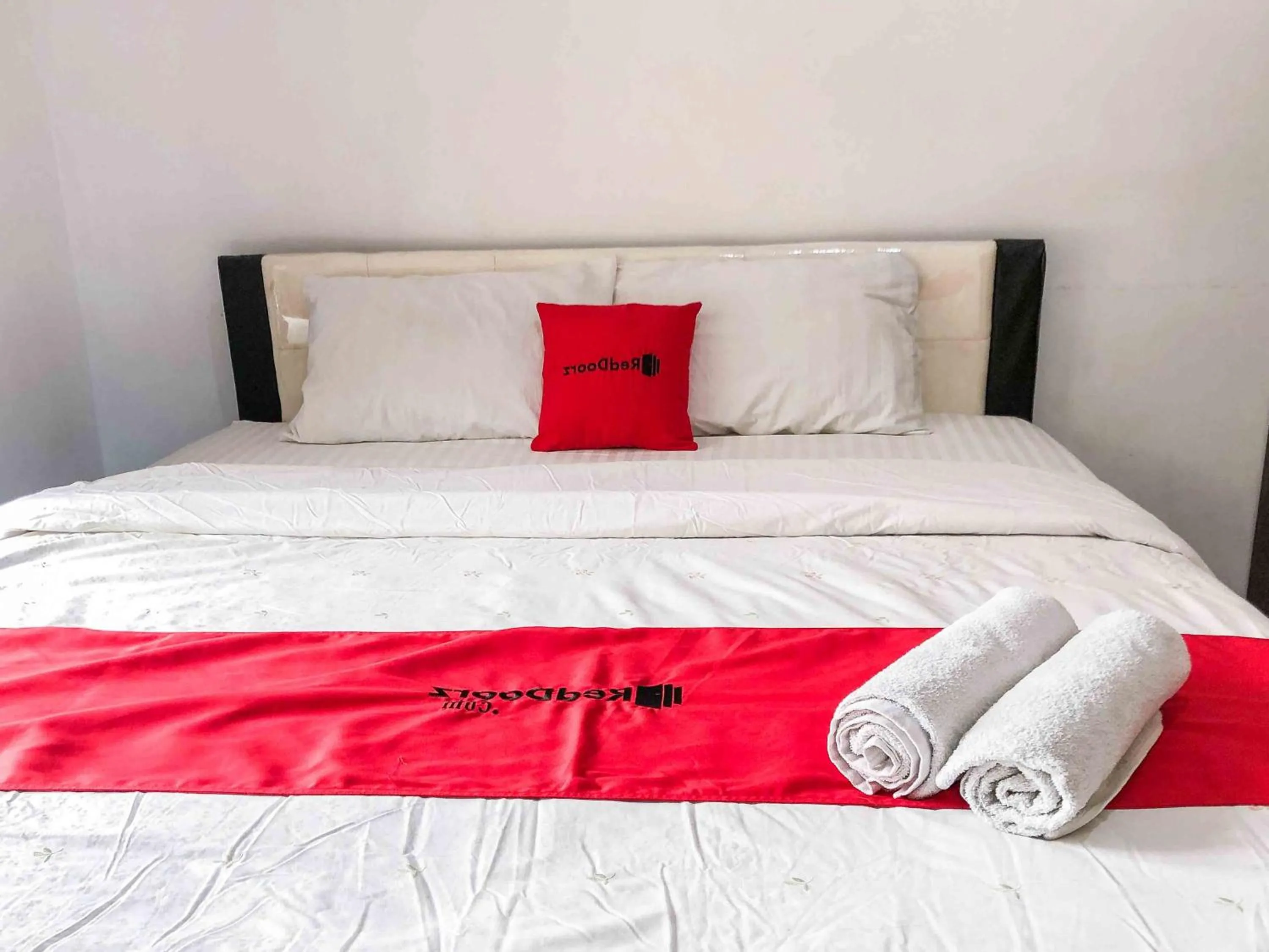 Bed in RedDoorz near Eco Green Park Batu