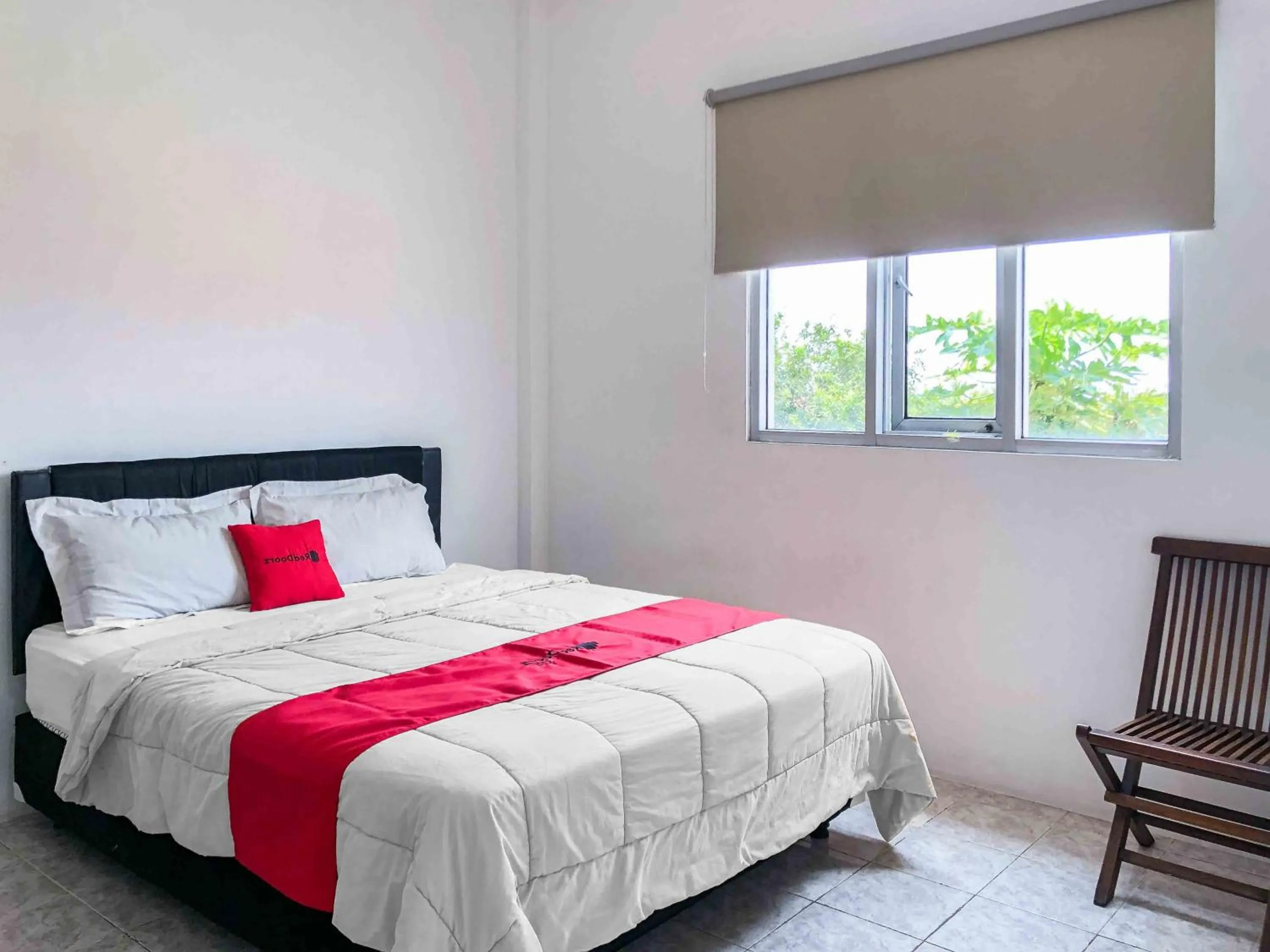 Bed in RedDoorz near Eco Green Park Batu
