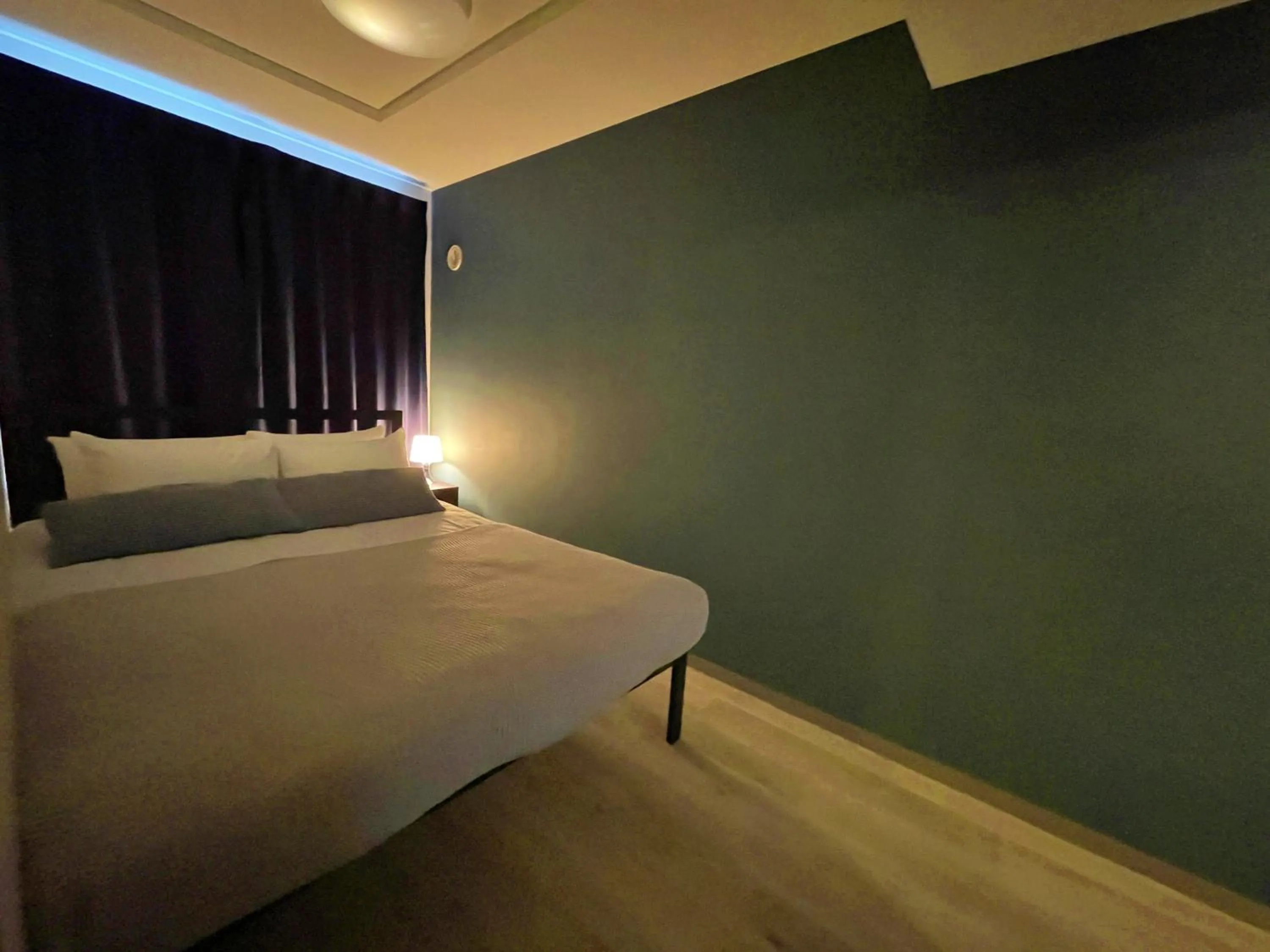 Bed in Glass Shiseikan