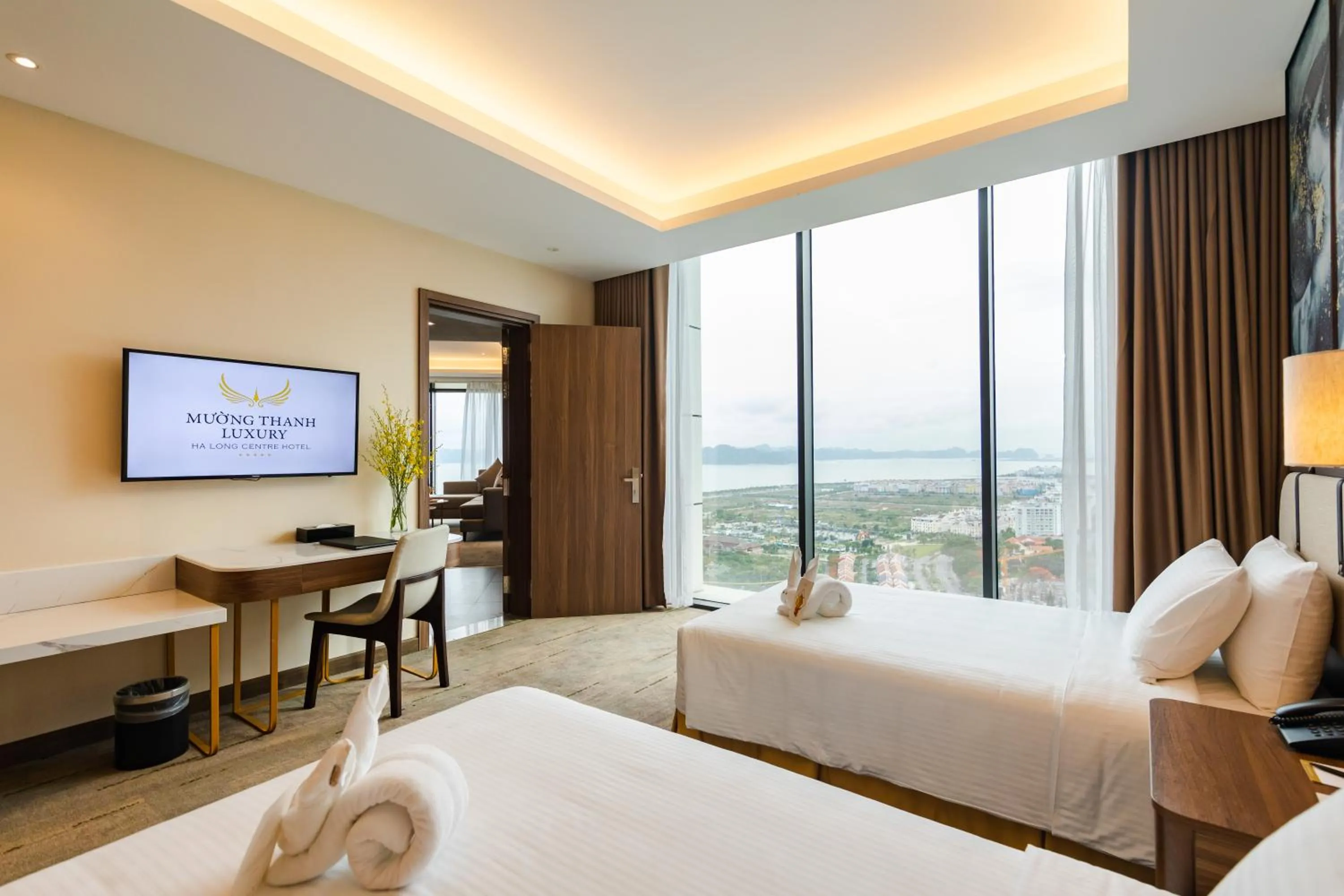 Bedroom, Bed in Muong Thanh Luxury Ha Long Centre Hotel