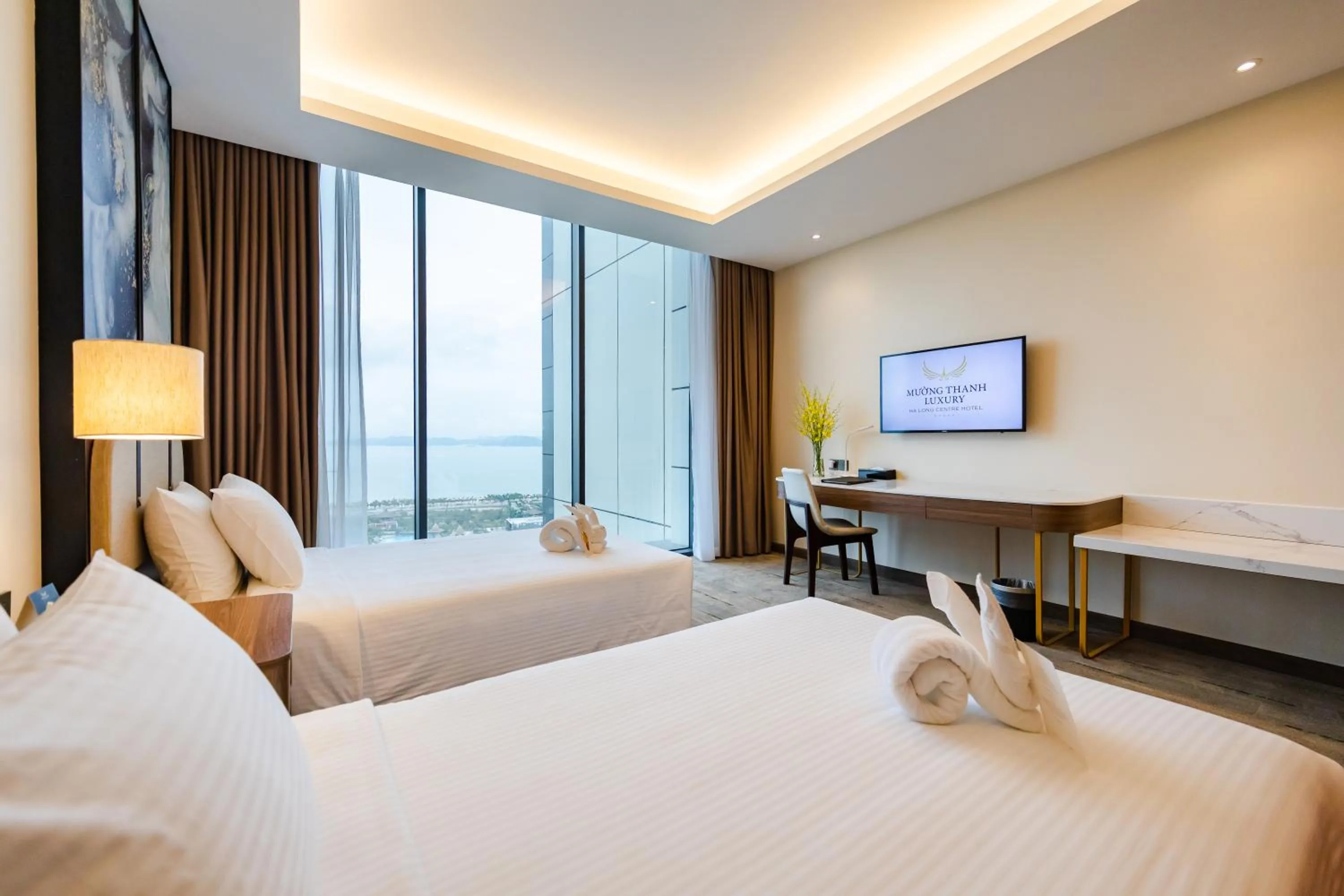Bedroom, Bed in Muong Thanh Luxury Ha Long Centre Hotel