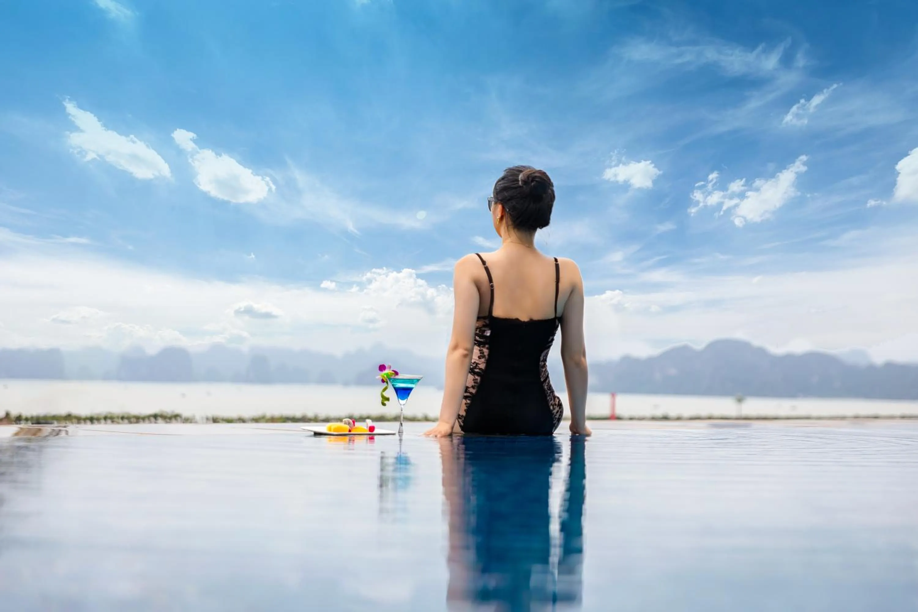 Swimming pool in Muong Thanh Luxury Ha Long Centre Hotel